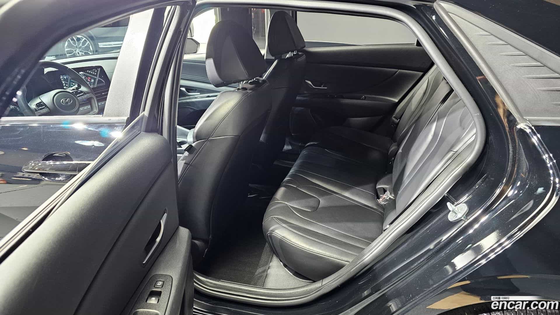 AVANTE Hyundai 2022.9-OPTION-015