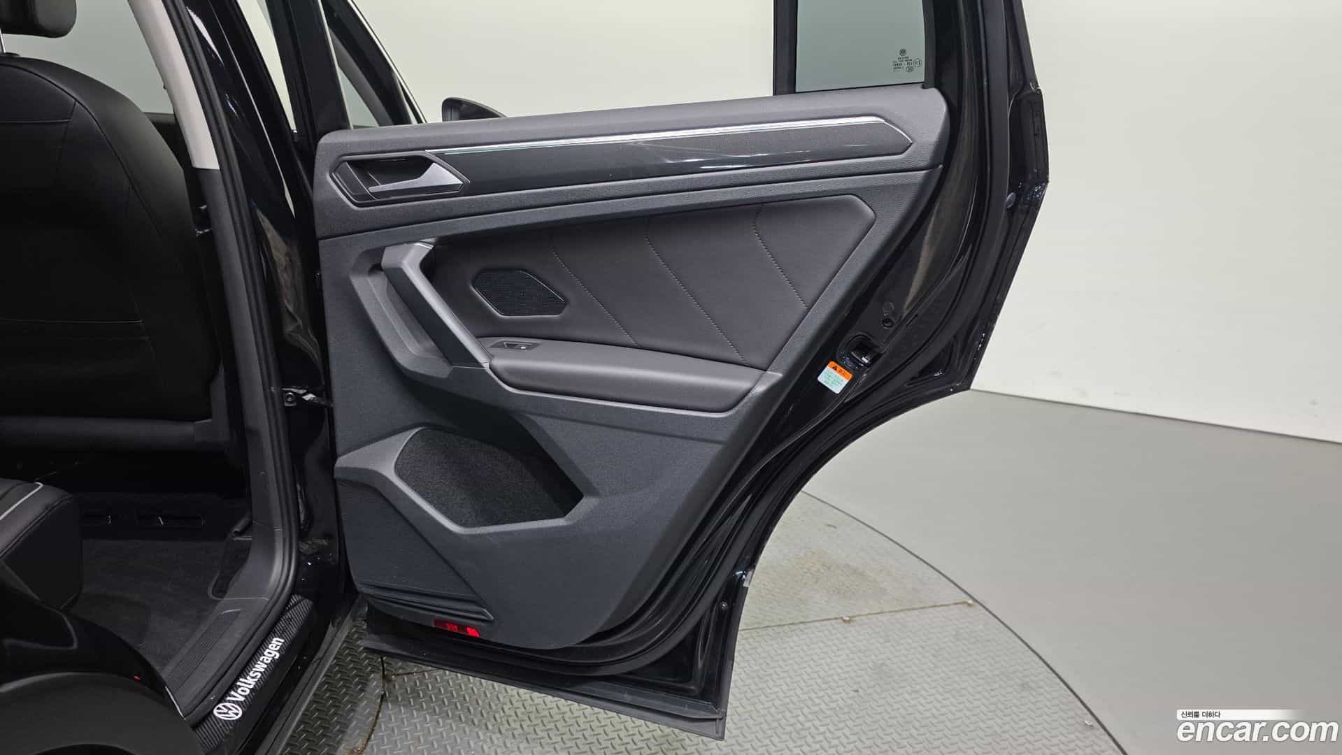 Tiguan Volkswagen 2021.8-INNER-035