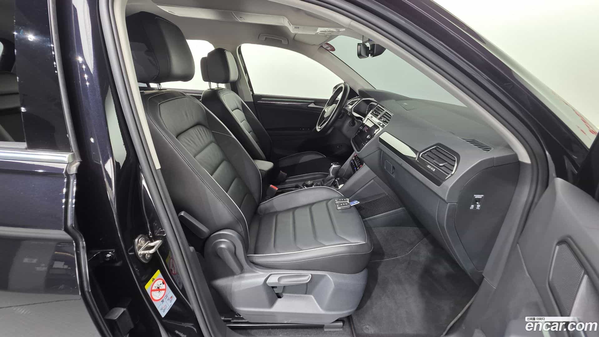 Tiguan Volkswagen 2021.8-INNER-036