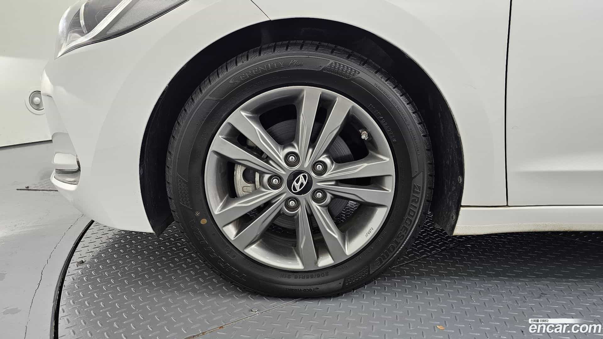 AVANTE Hyundai 2016.5-OUTER-005
