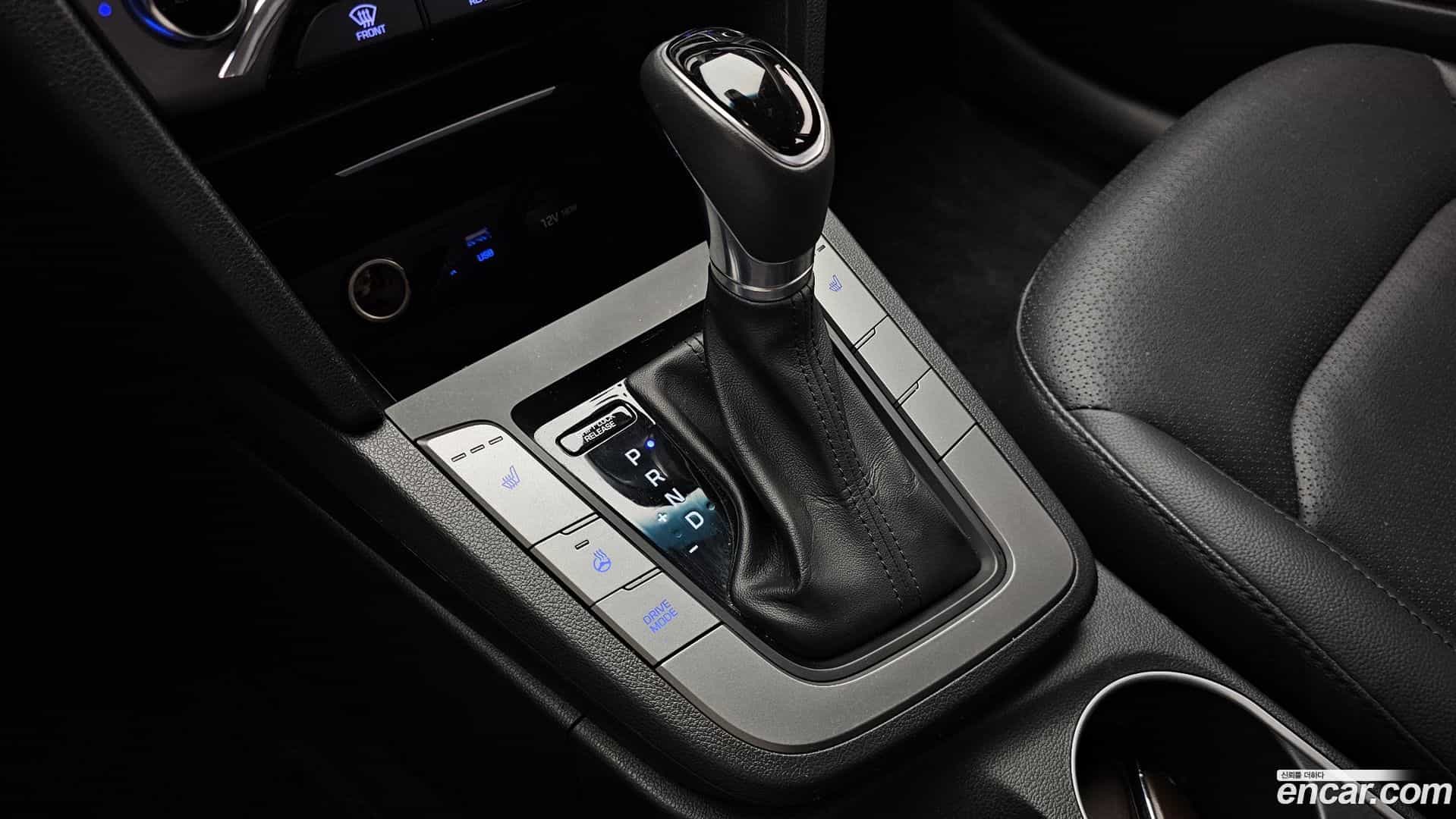 AVANTE Hyundai 2016.5-INNER-009