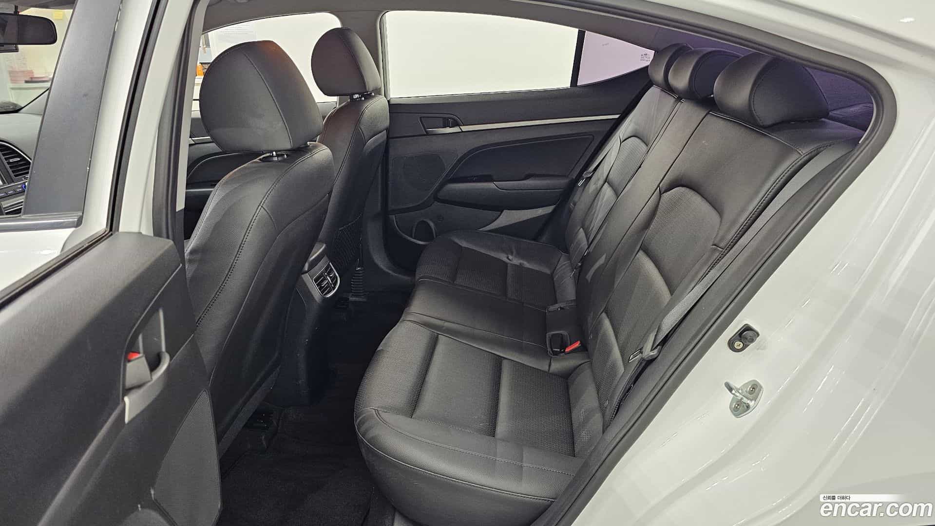 AVANTE Hyundai 2016.5-OPTION-016