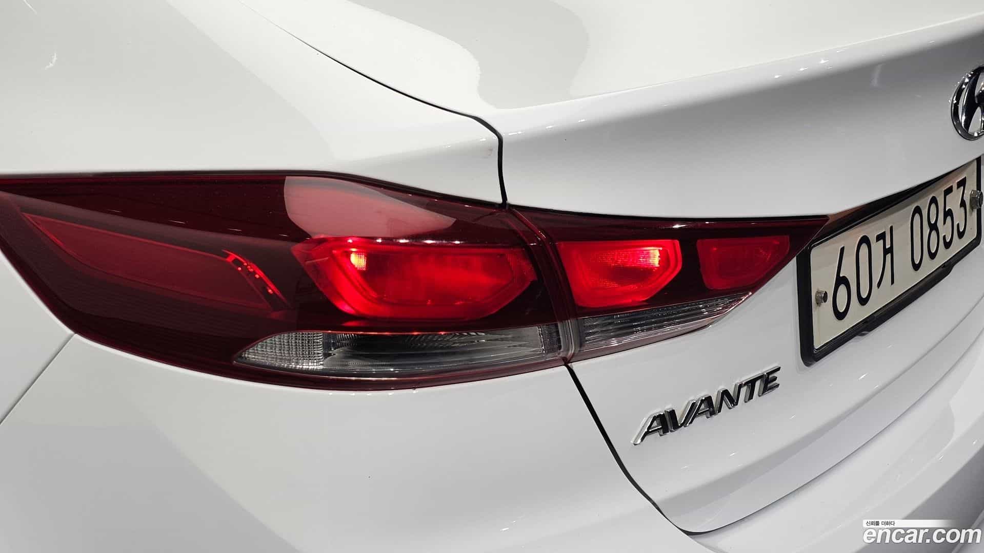 AVANTE Hyundai 2016.5-OUTER-033