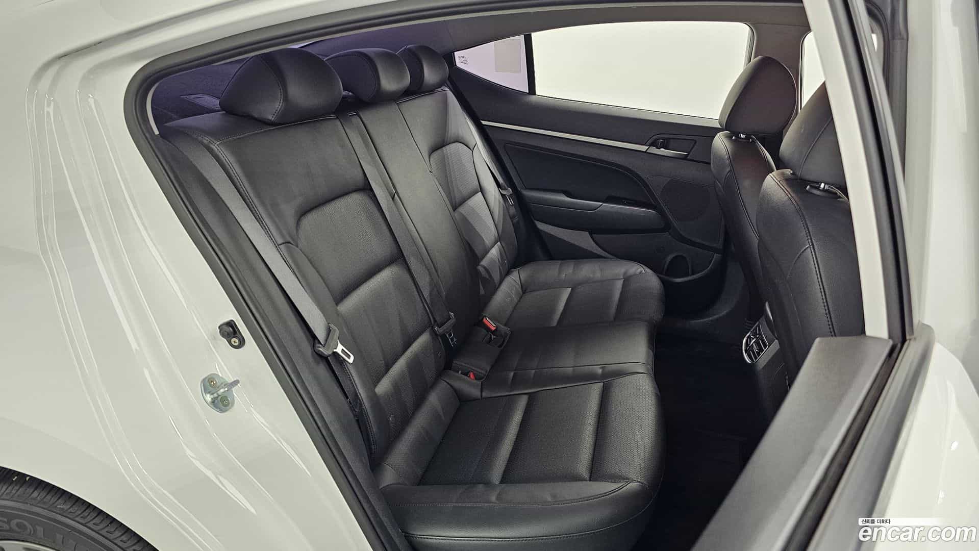 AVANTE Hyundai 2016.5-INNER-036