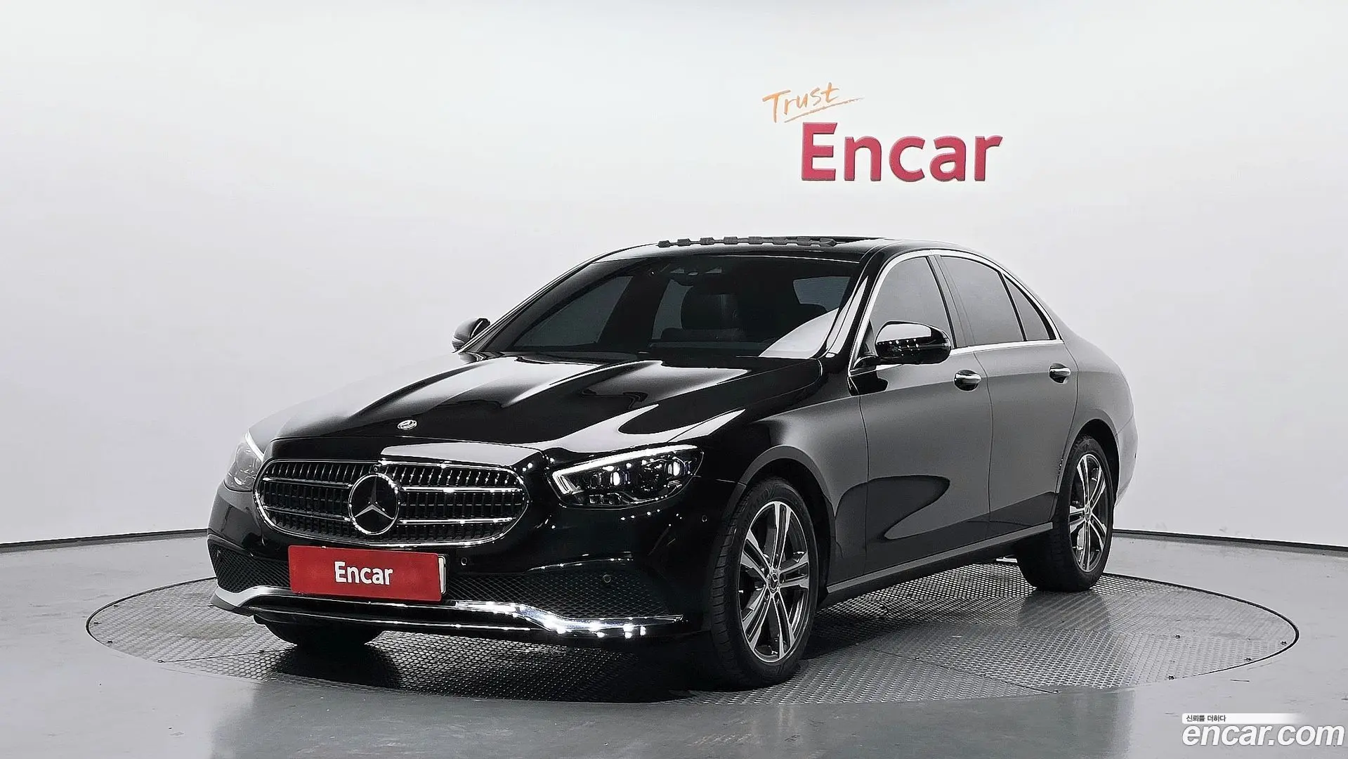 Main__Slider__Photo:E-Class Mercedes-Benz 2021.4-0
