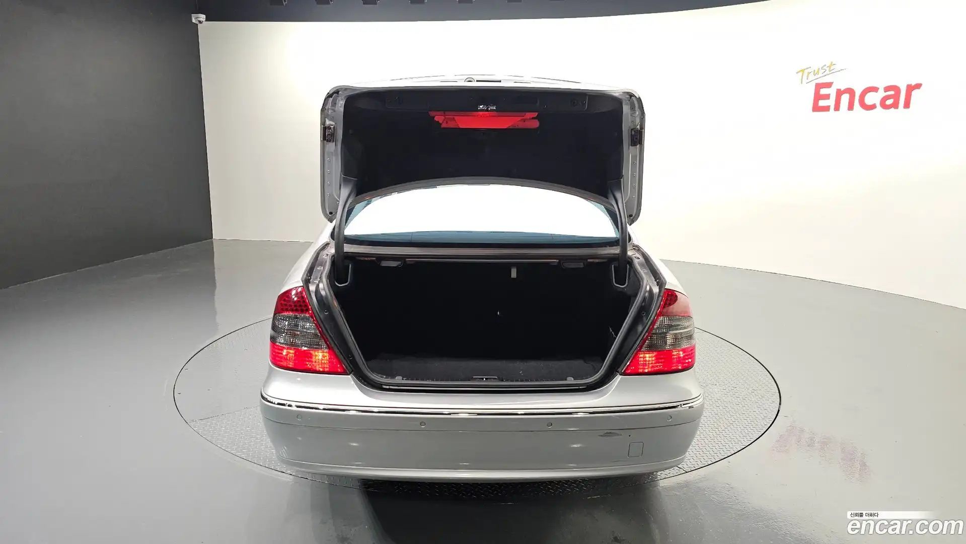 E-Class Mercedes-Benz 2007.7-OPTION-024