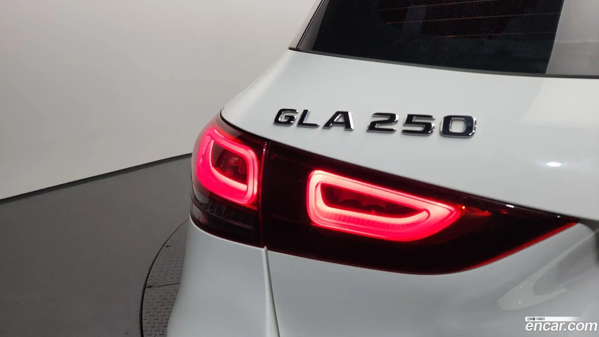 GLA-Class Mercedes-Benz 2021.5-OUTER-033
