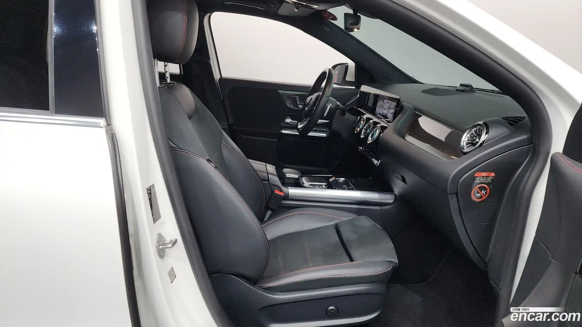GLA-Class Mercedes-Benz 2021.5-INNER-036