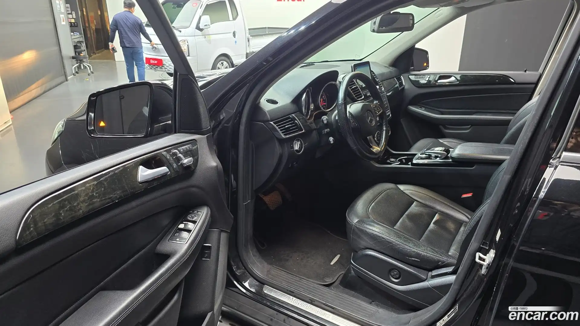 GLE-Class Mercedes-Benz 2016.3-INNER-010