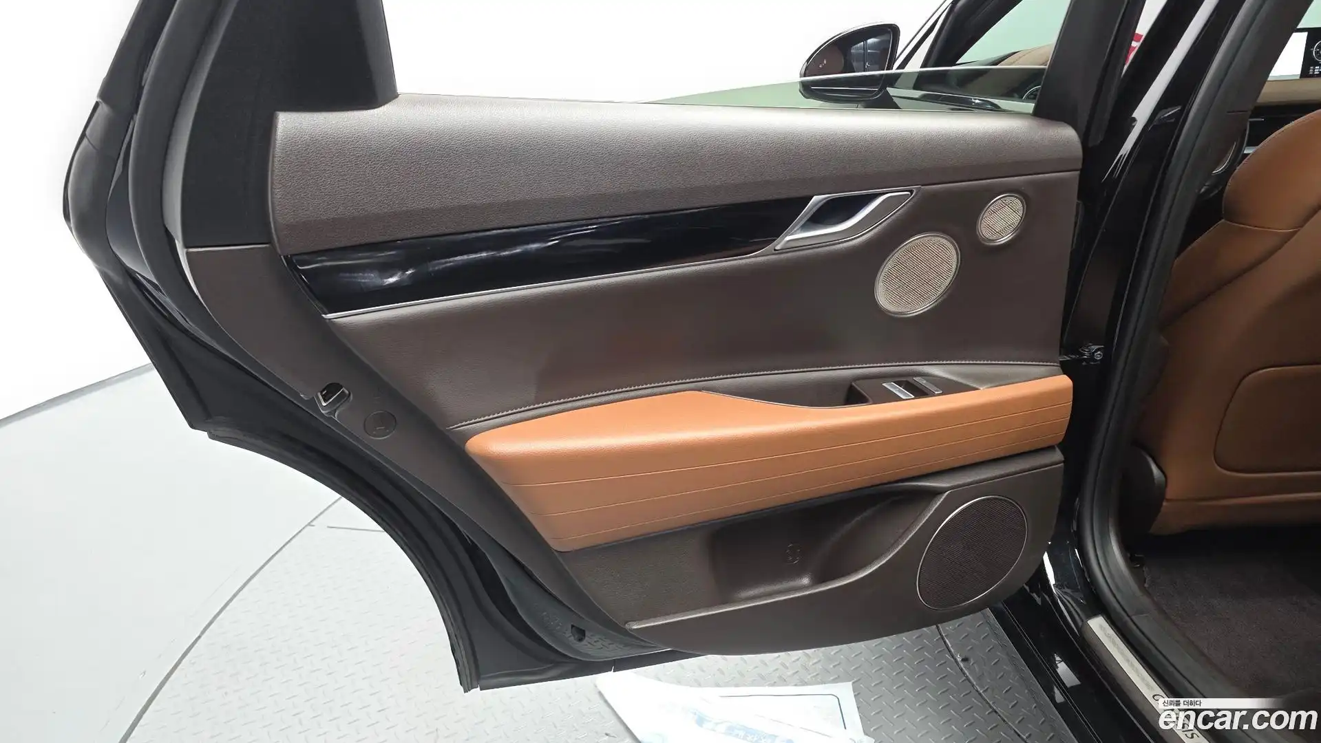 G80 Genesis 2021.2-INNER-035