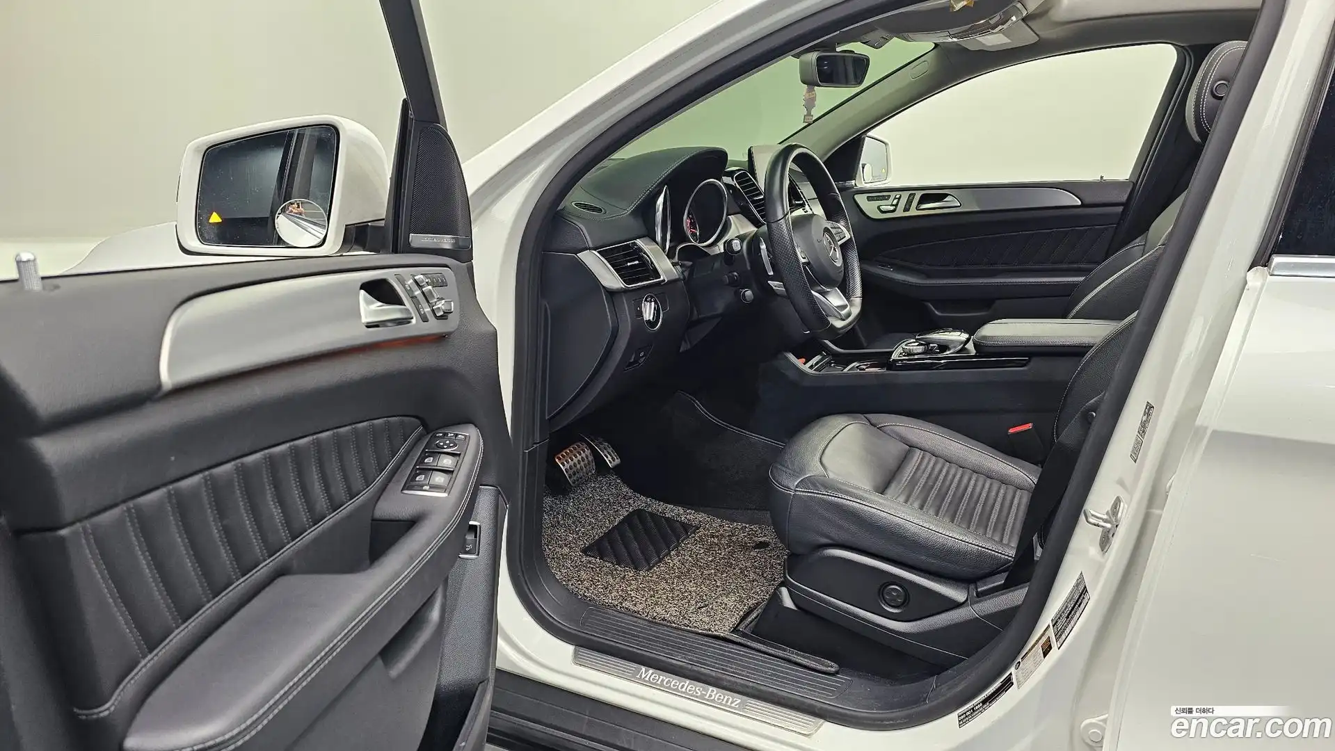GLE-Class Mercedes-Benz 2017.7-INNER-010