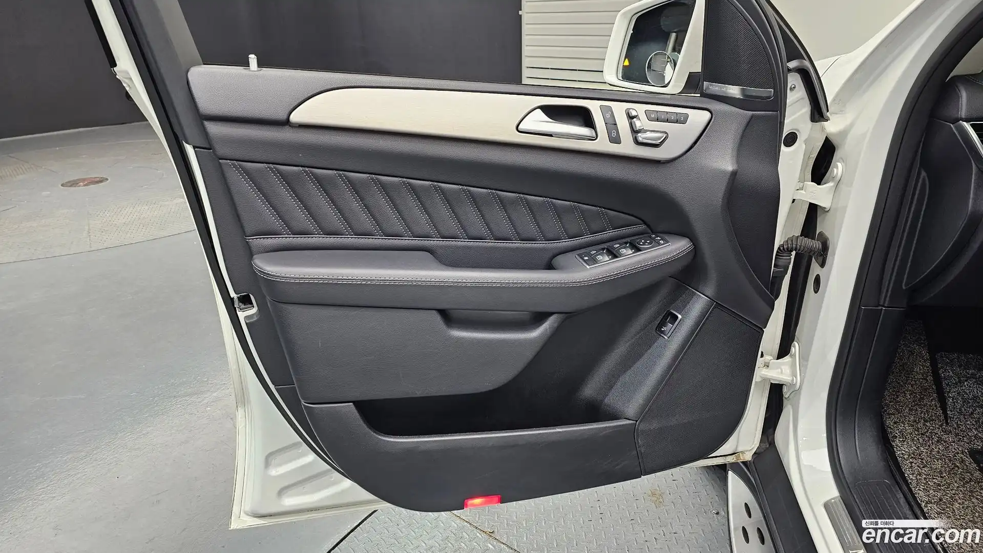 GLE-Class Mercedes-Benz 2017.7-INNER-034