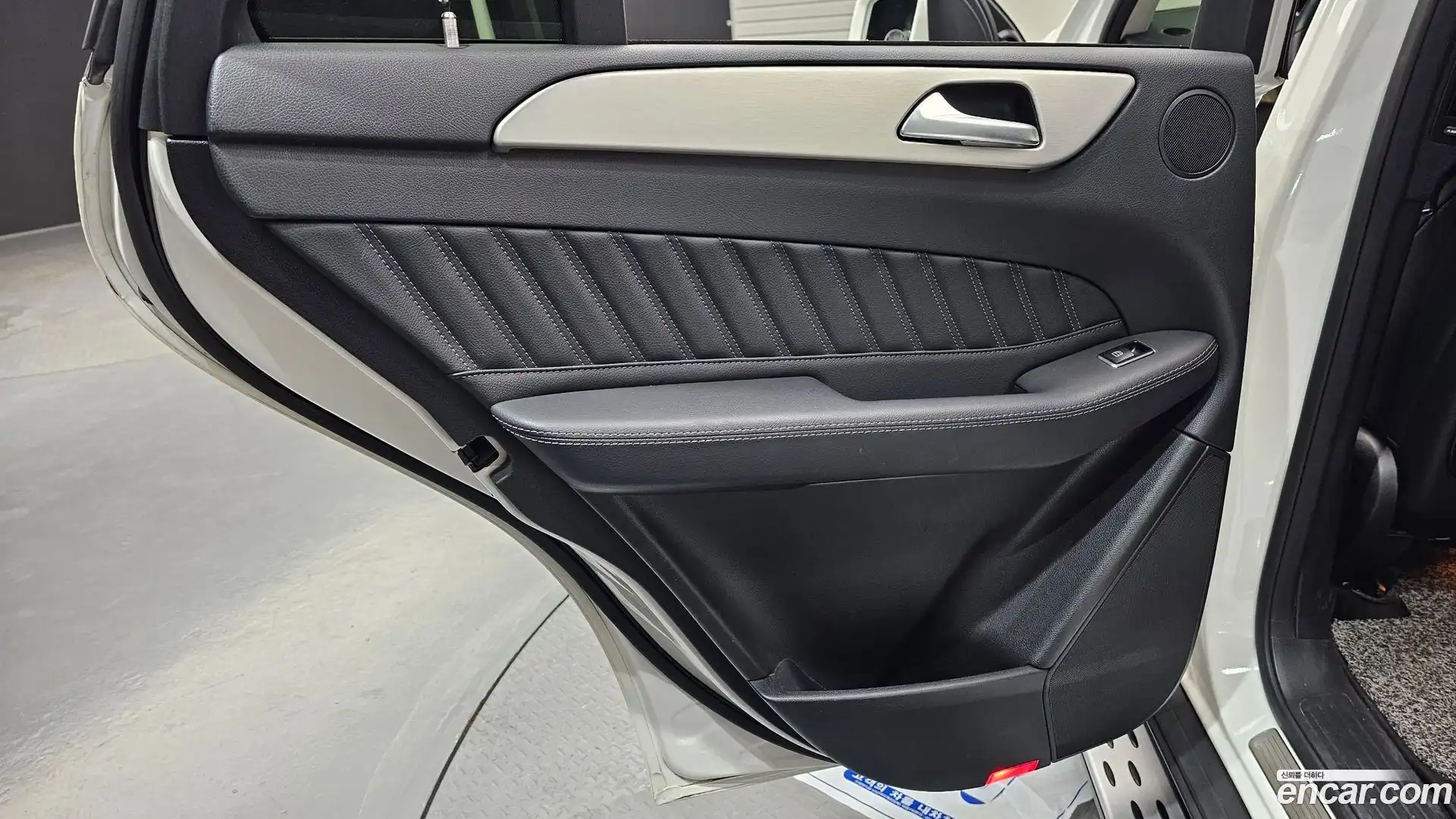 GLE-Class Mercedes-Benz 2017.7-INNER-035