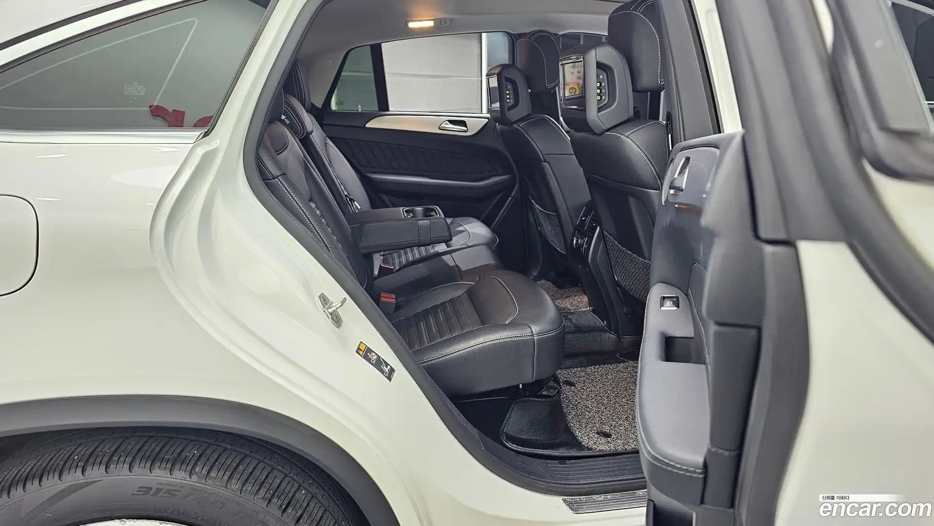GLE-Class Mercedes-Benz 2017.7-INNER-036