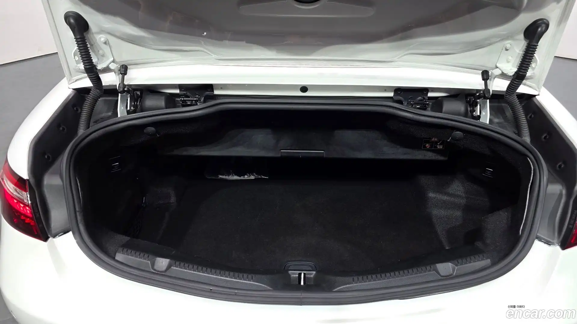 E-Class Mercedes-Benz 2021.4-OPTION-020