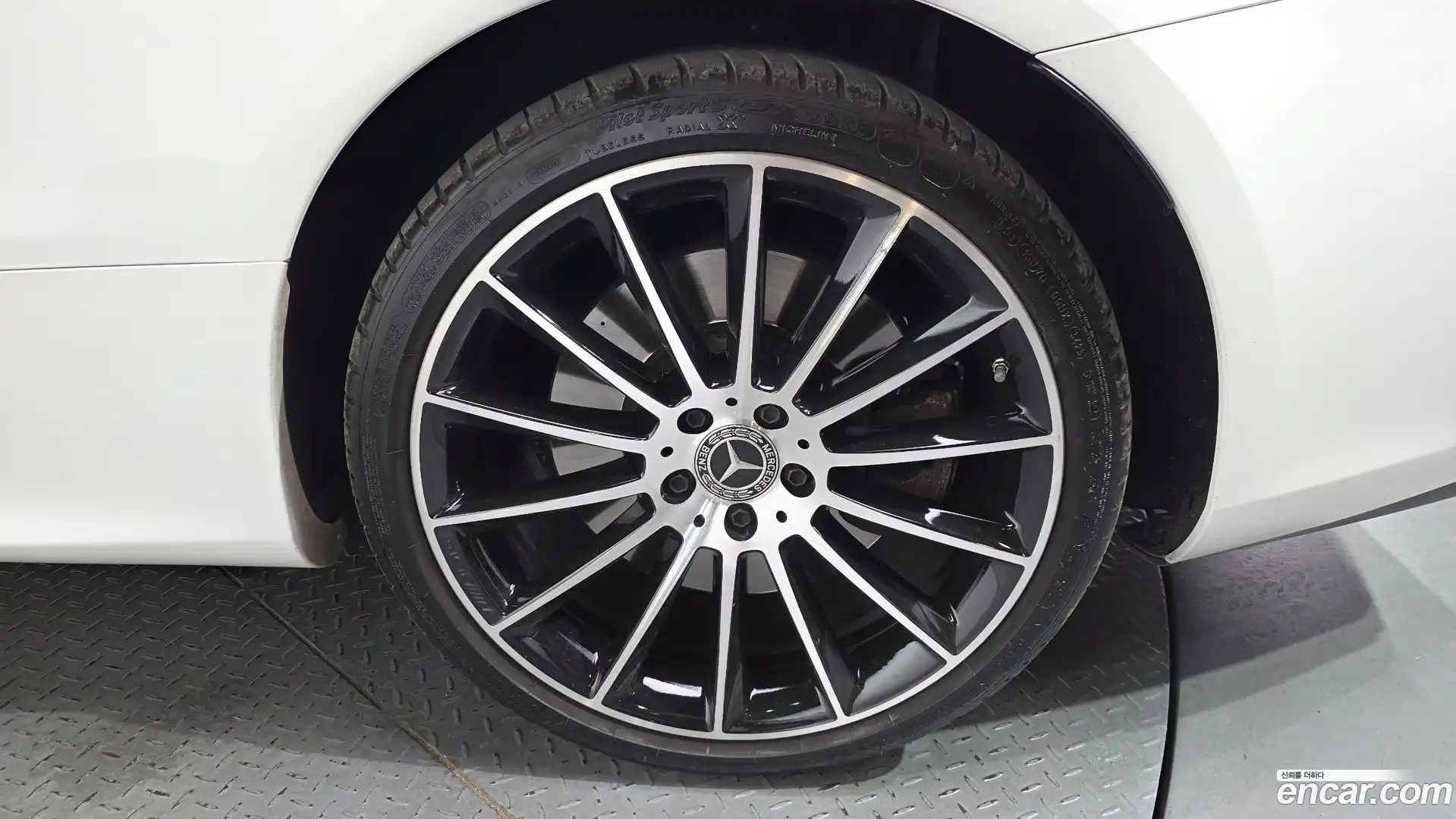 E-Class Mercedes-Benz 2021.4-OUTER-031