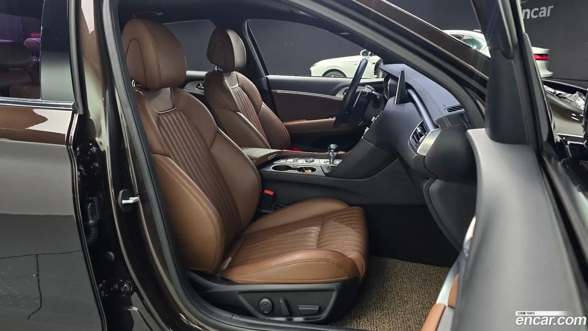 G70 Genesis 2019.0-INNER-010