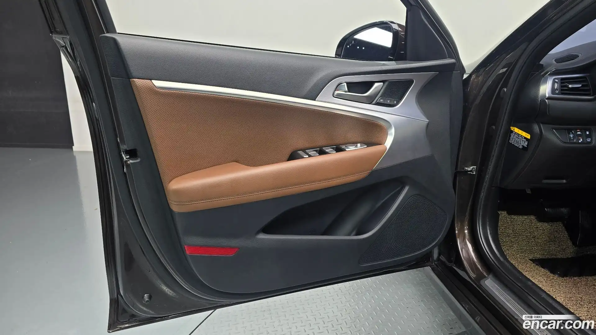 G70 Genesis 2019.0-INNER-034