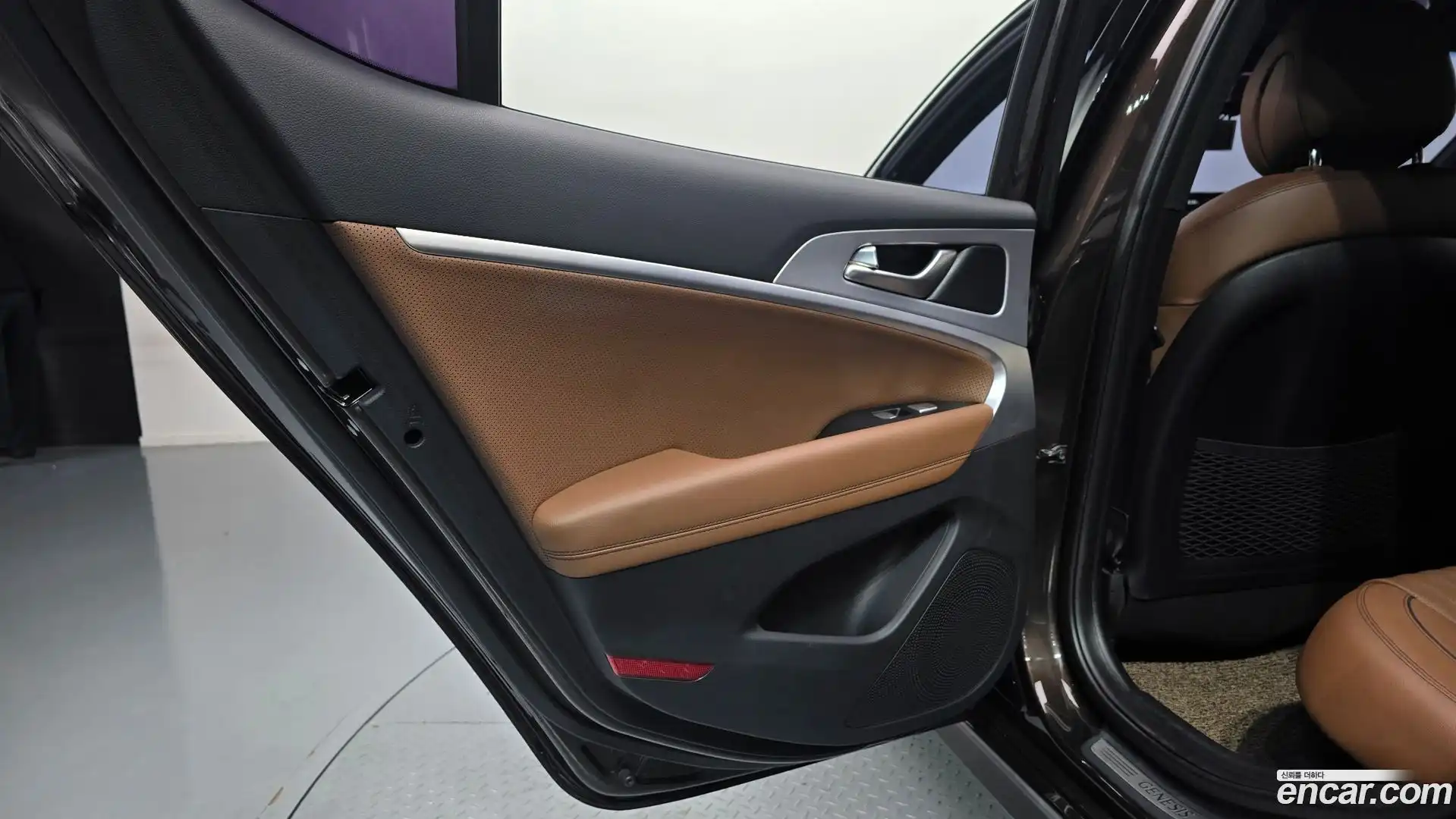 G70 Genesis 2019.0-INNER-035