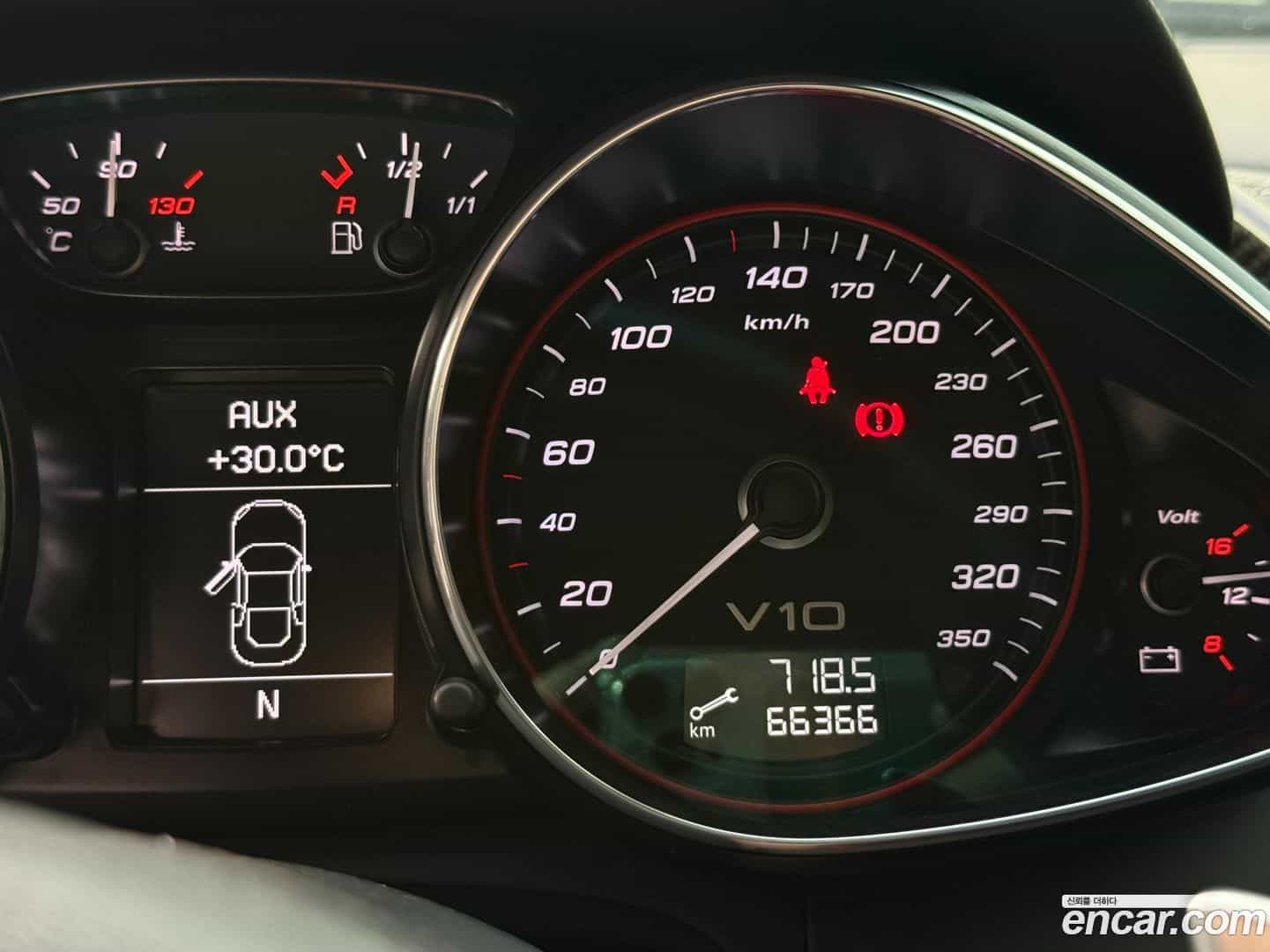 R8 Audi 2014.5-INNER-007