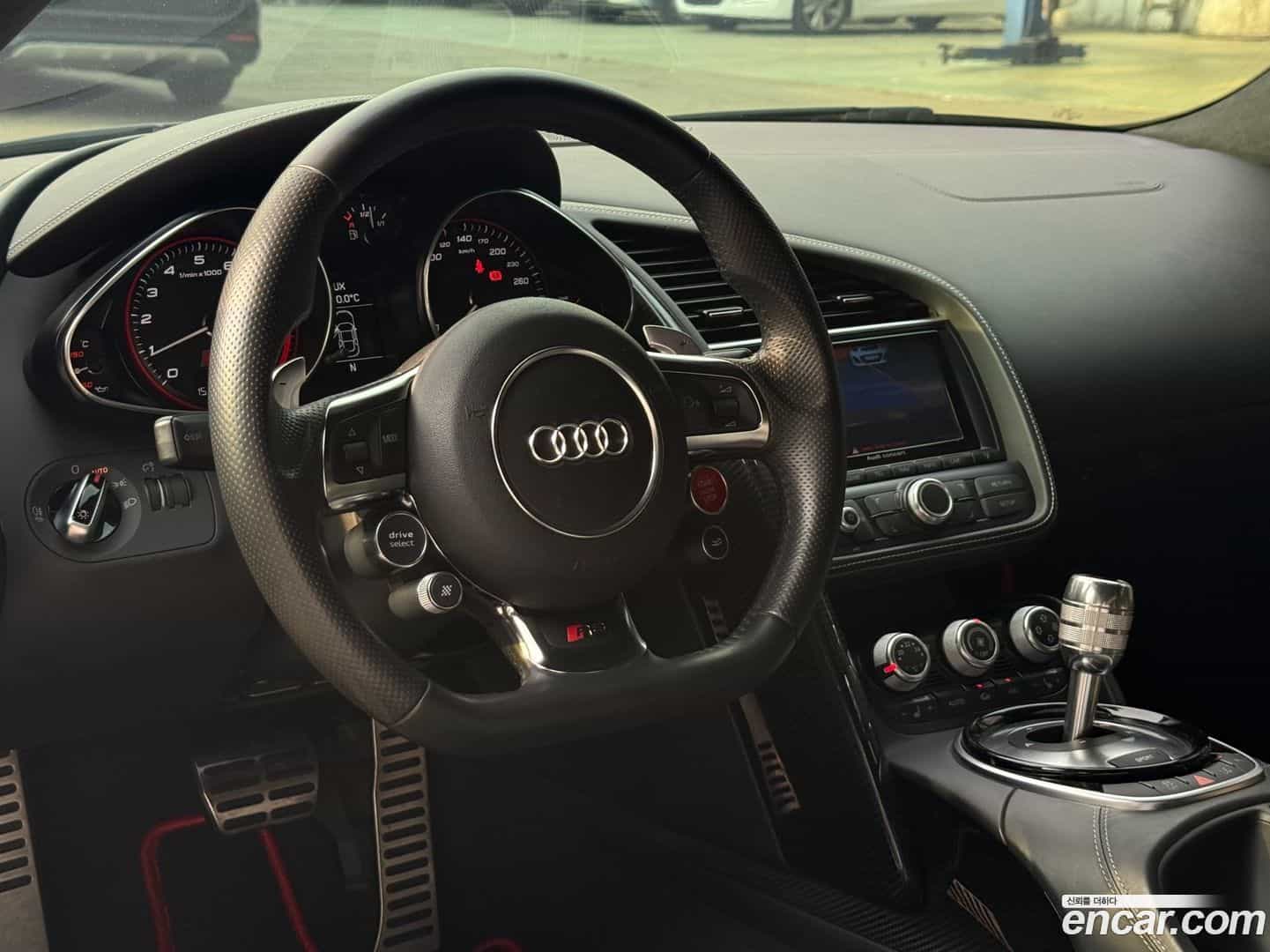 R8 Audi 2014.5-INNER-009