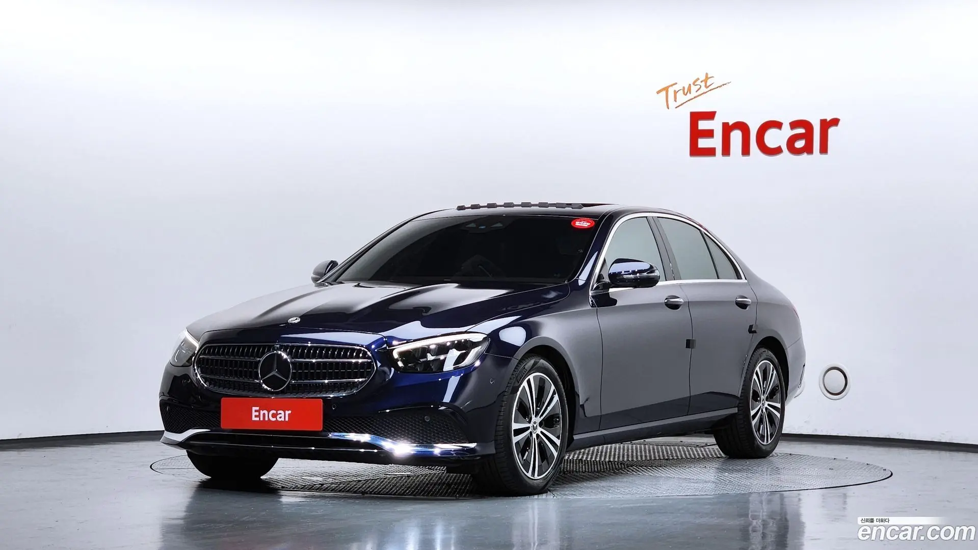 Main__Slider__Photo:E-Class Mercedes-Benz 2022.1-0