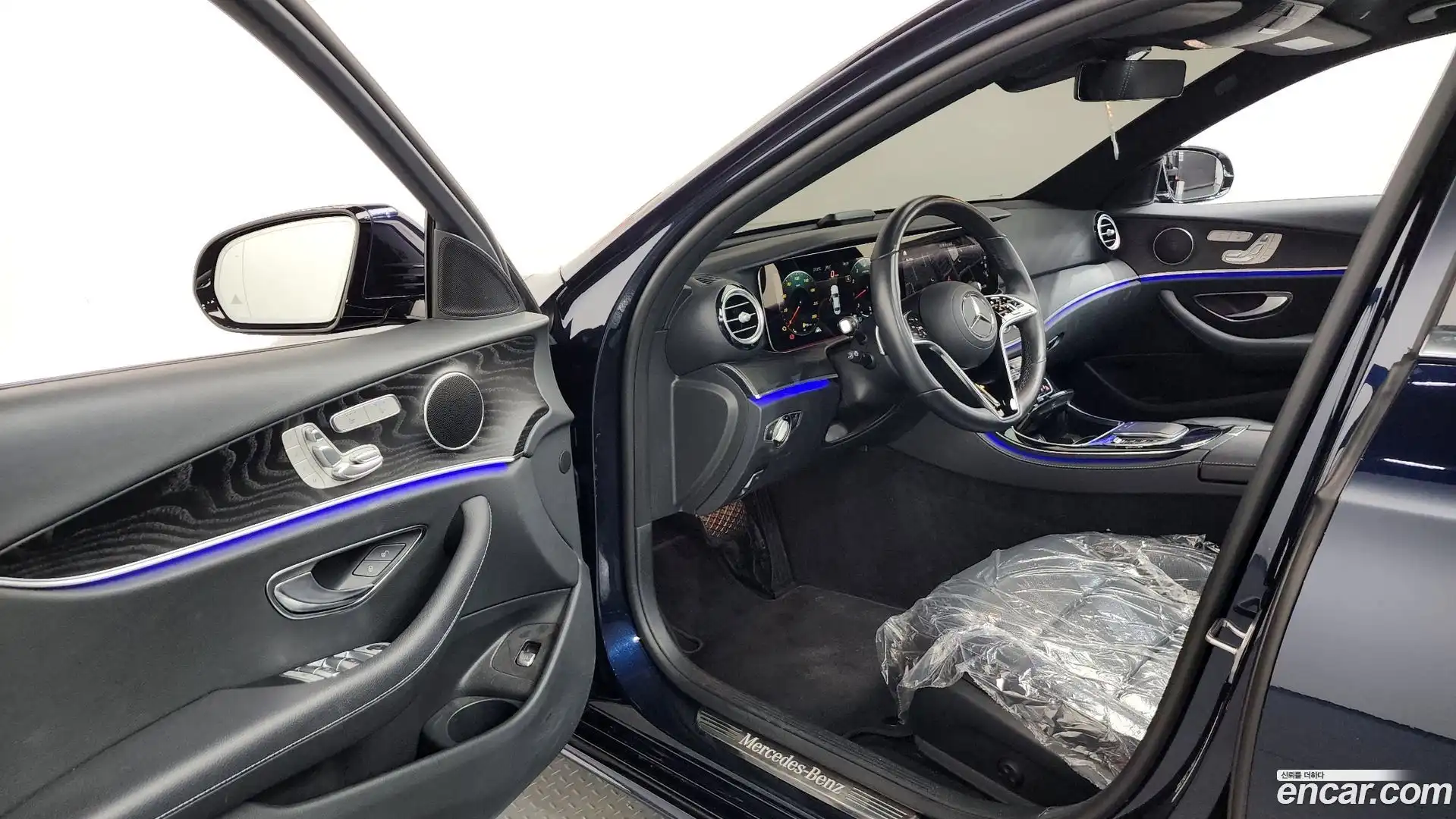 E-Class Mercedes-Benz 2022.1-INNER-010