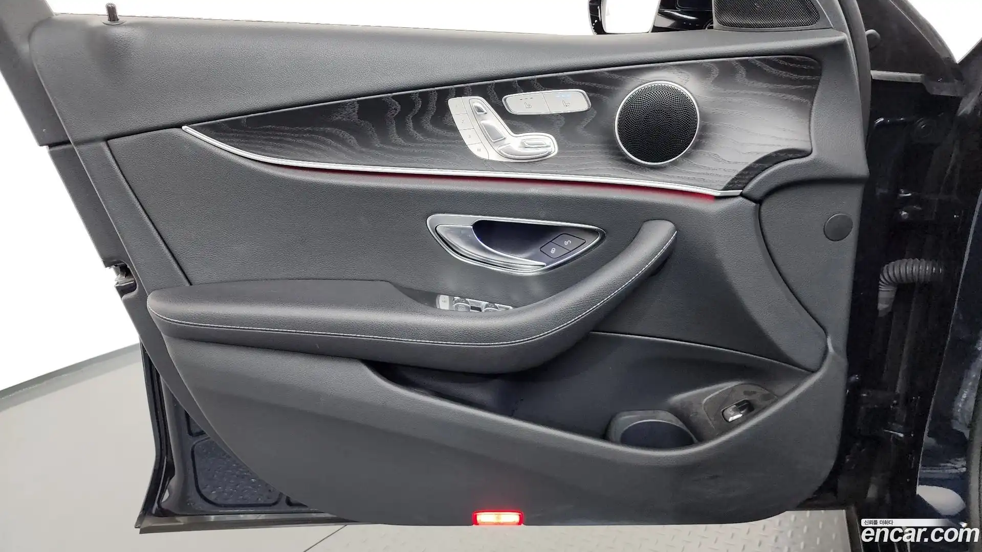 E-Class Mercedes-Benz 2022.1-INNER-034