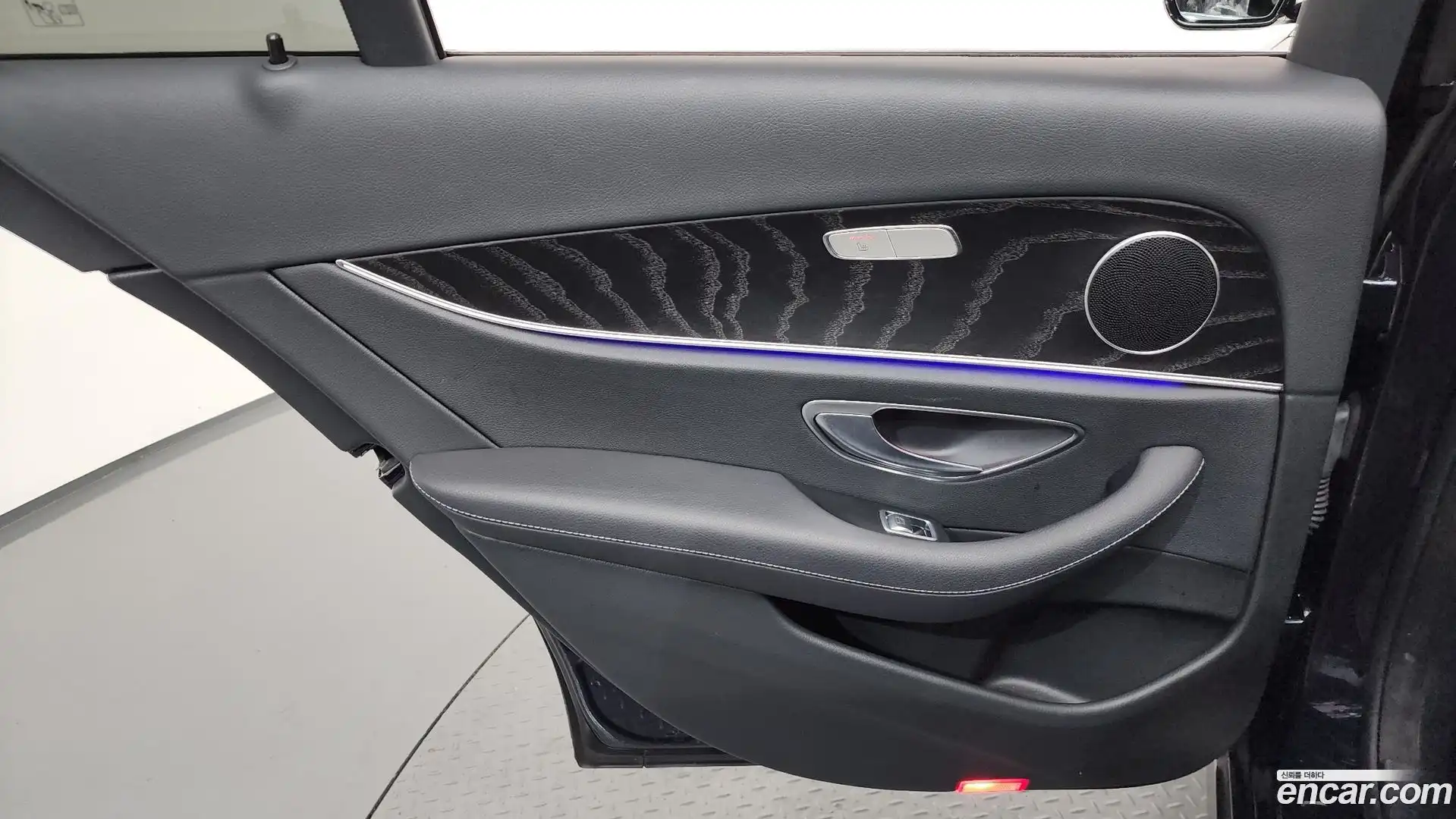 E-Class Mercedes-Benz 2022.1-INNER-035