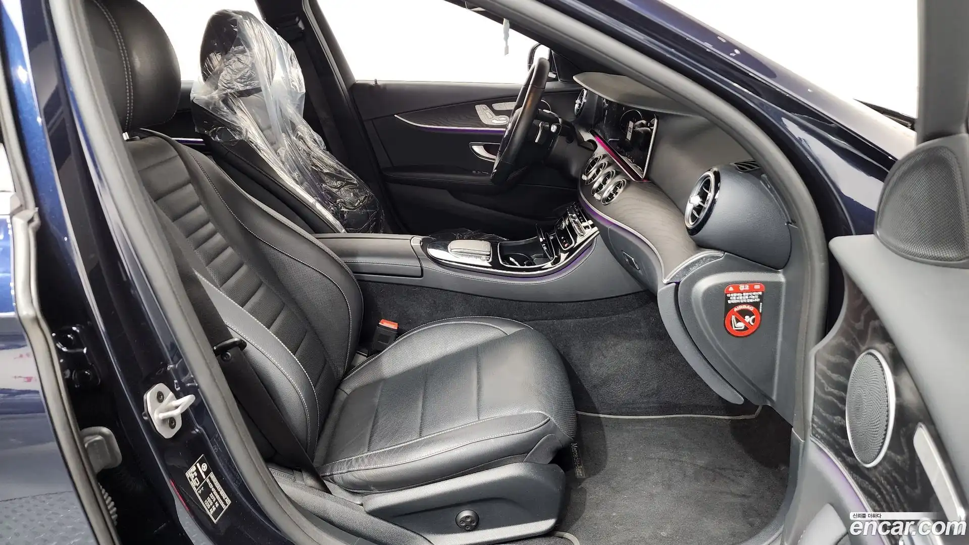 E-Class Mercedes-Benz 2022.1-INNER-036