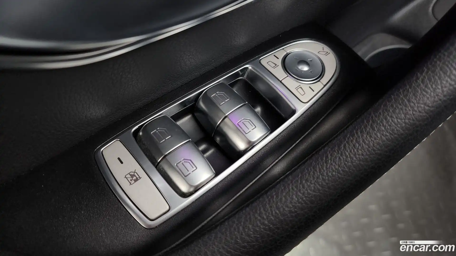 E-Class Mercedes-Benz 2022.1-OPTION-041