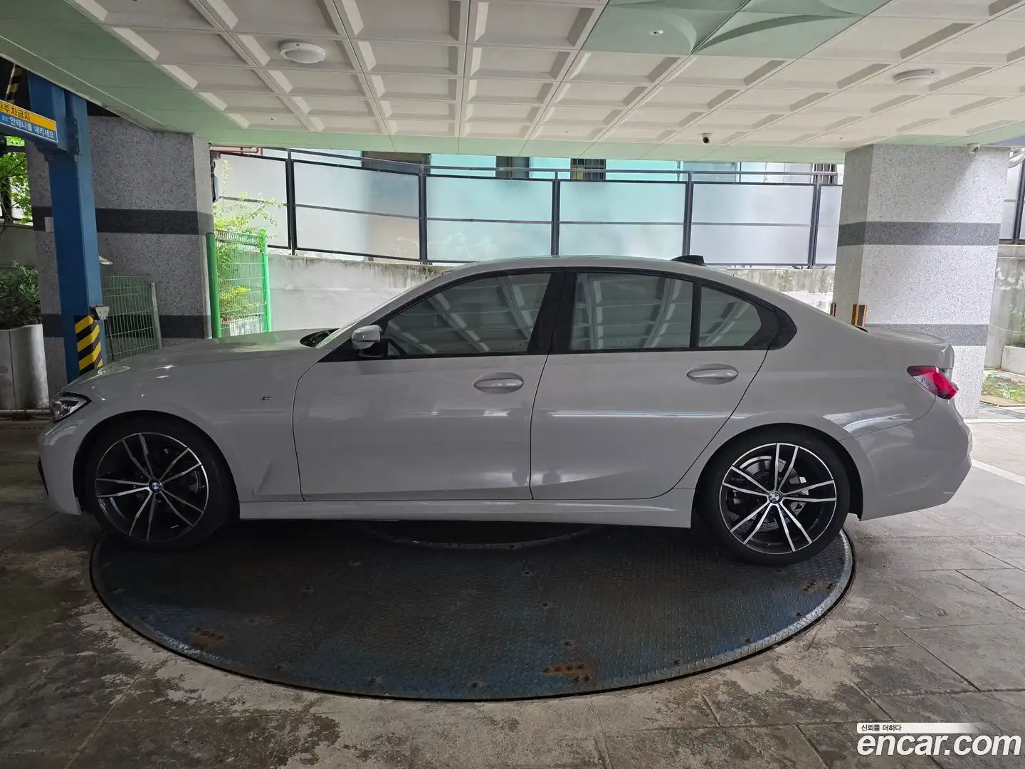 3-Series BMW 2022.5-OUTER-002