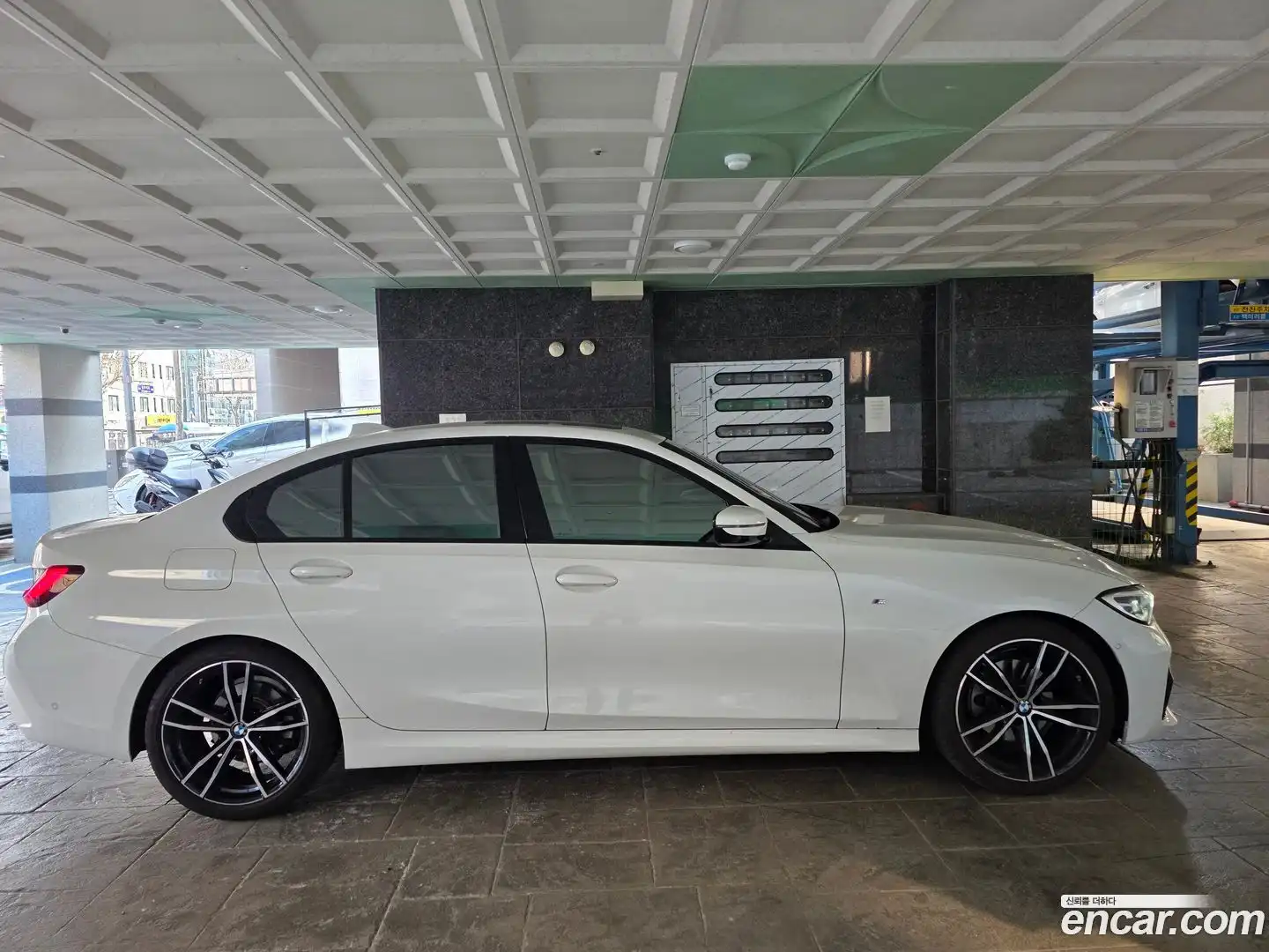 3-Series BMW 2022.5-INNER-010