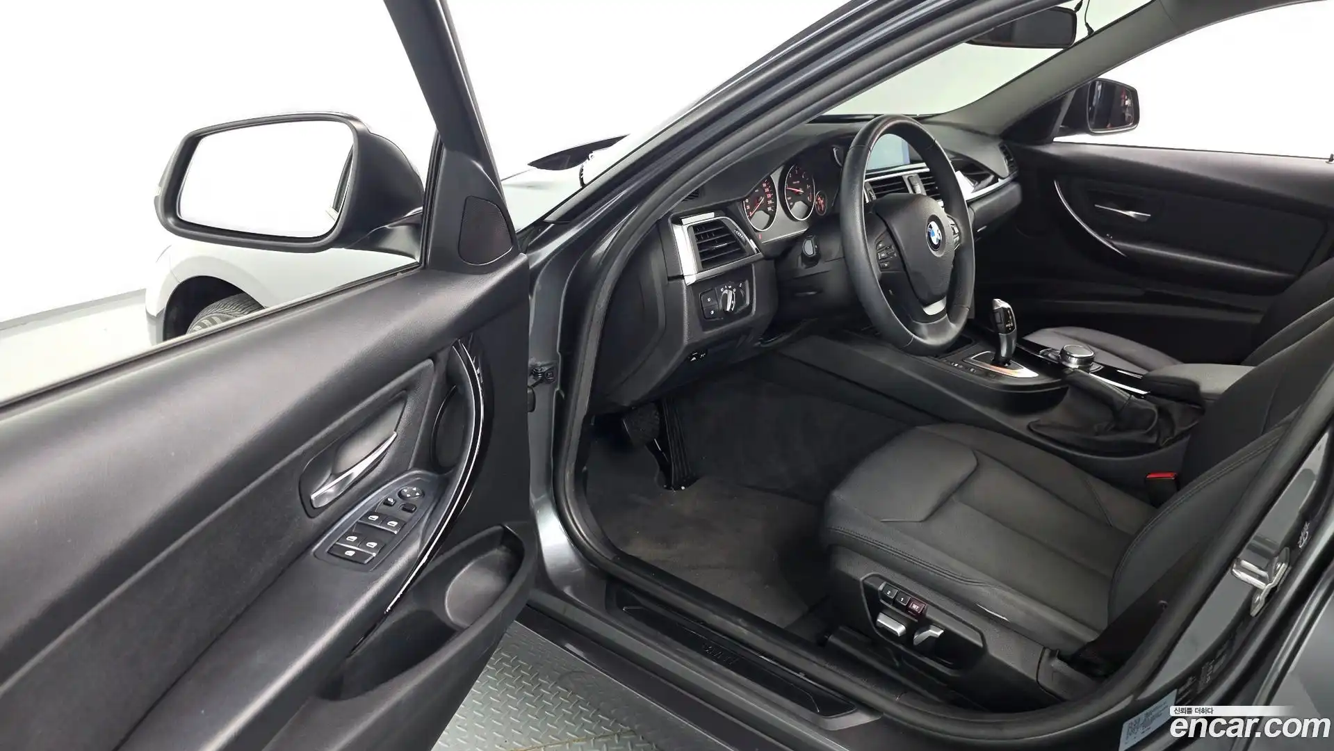3-Series BMW 2017.11-INNER-010