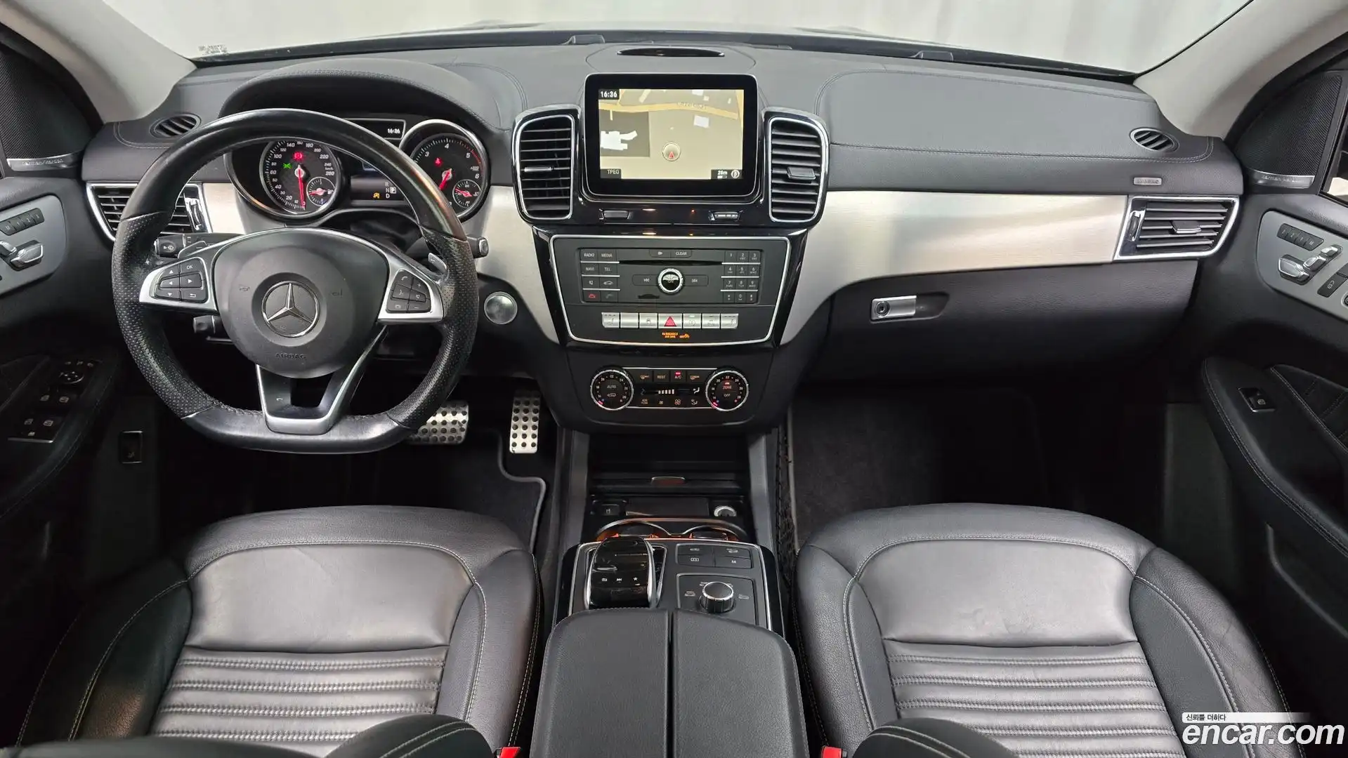 GLE-Class Mercedes-Benz 2017.4-INNER-007