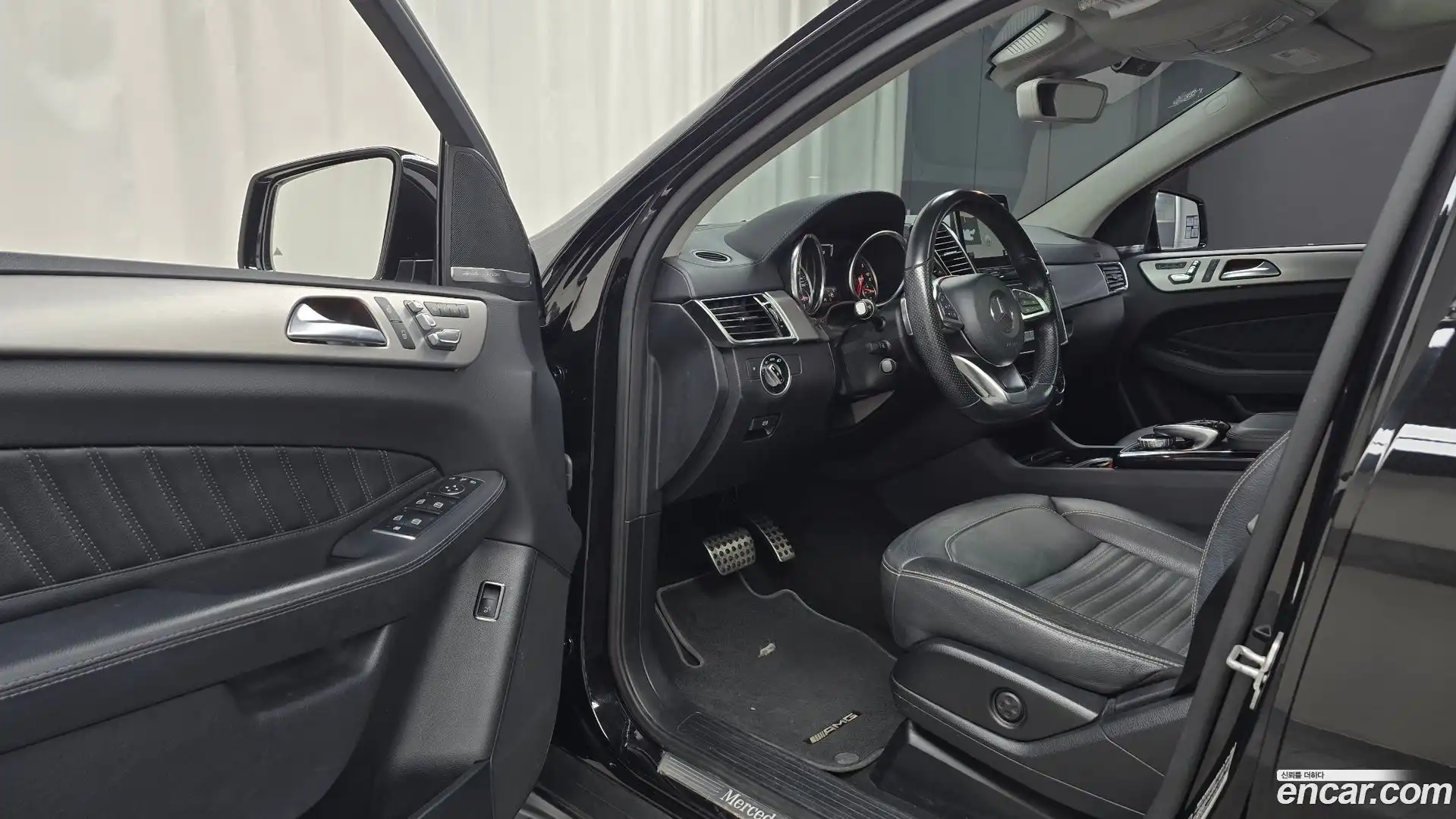 GLE-Class Mercedes-Benz 2017.4-INNER-010