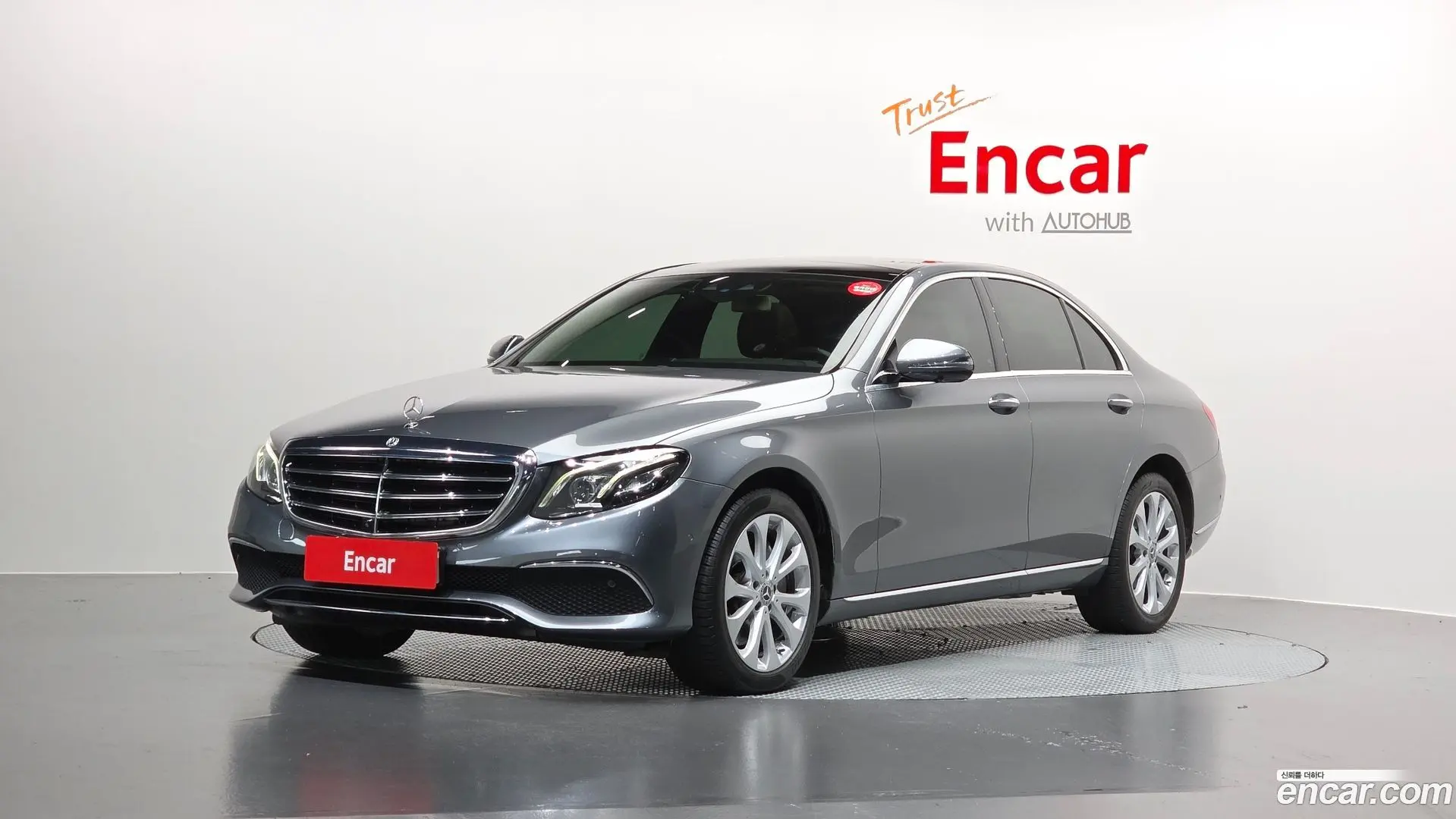 Main__Slider__Photo:E-Class Mercedes-Benz 2019.0-0