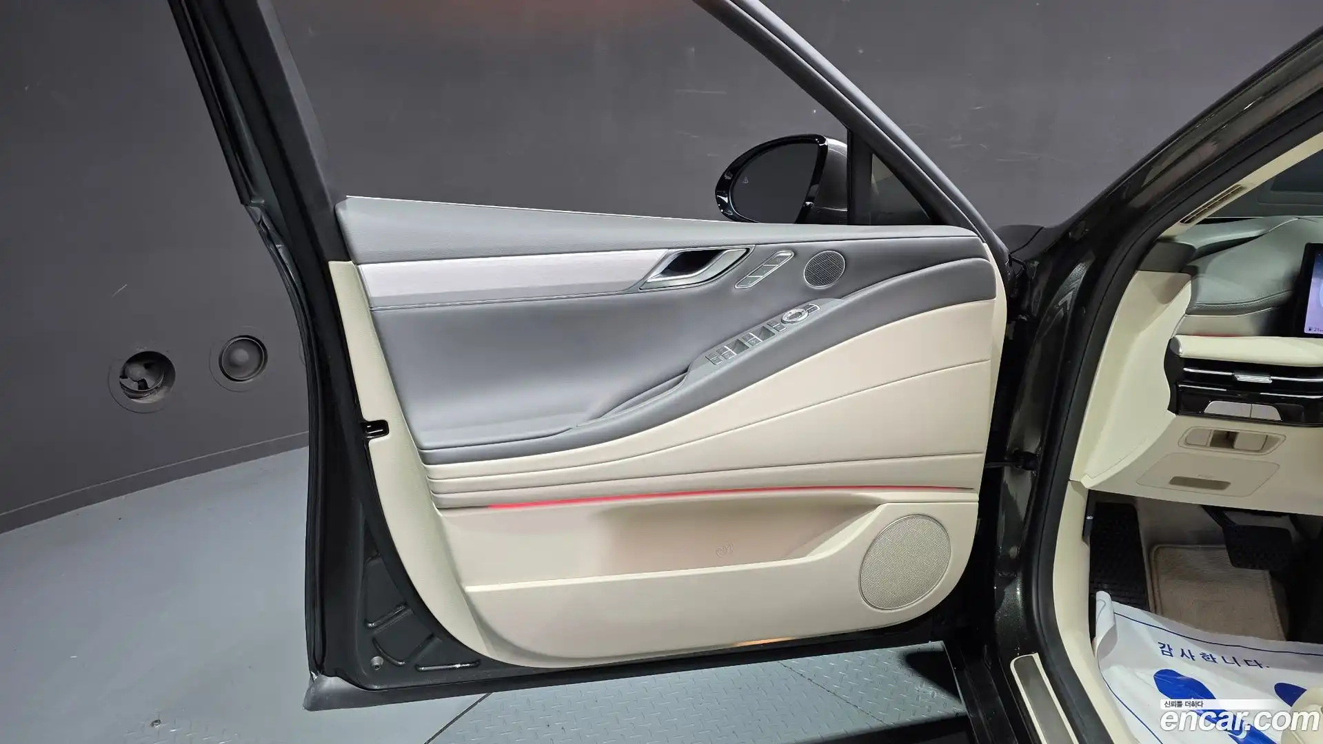 G80 Genesis 2025.3-INNER-034