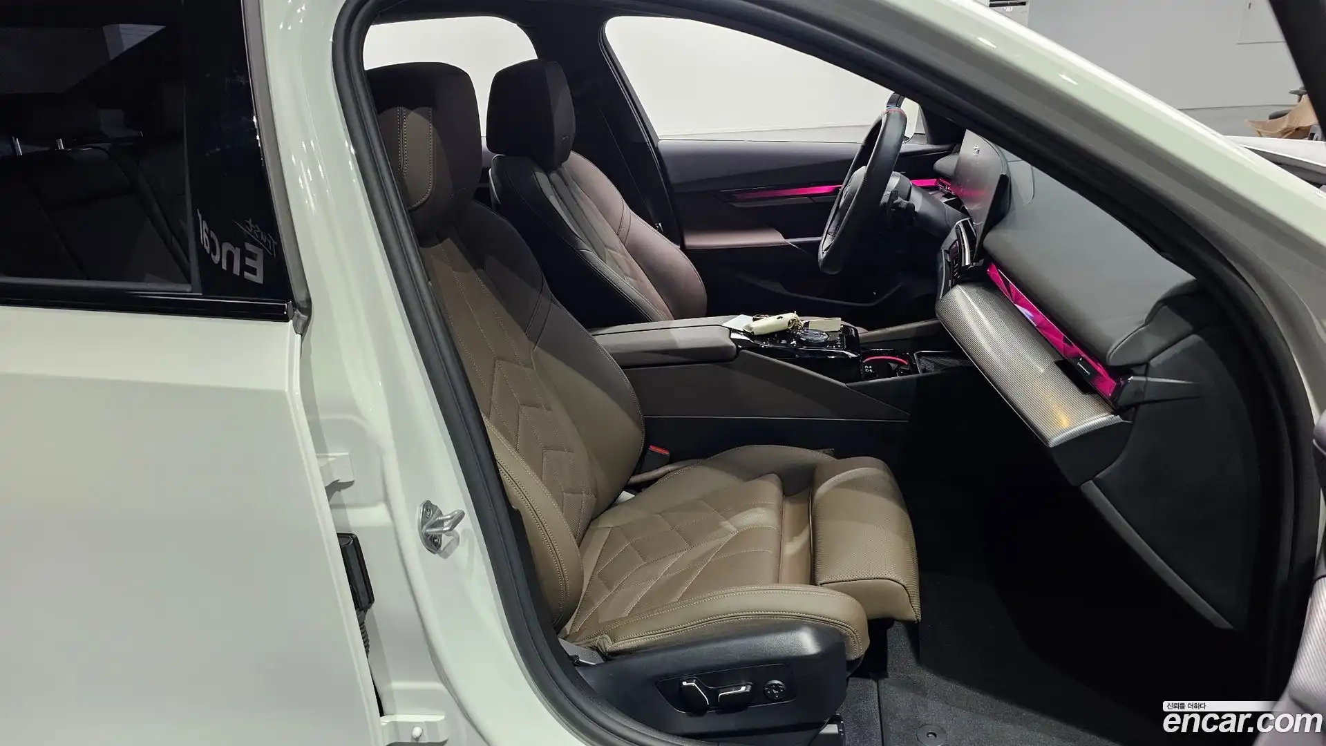 5-Series BMW 2025.4-INNER-036