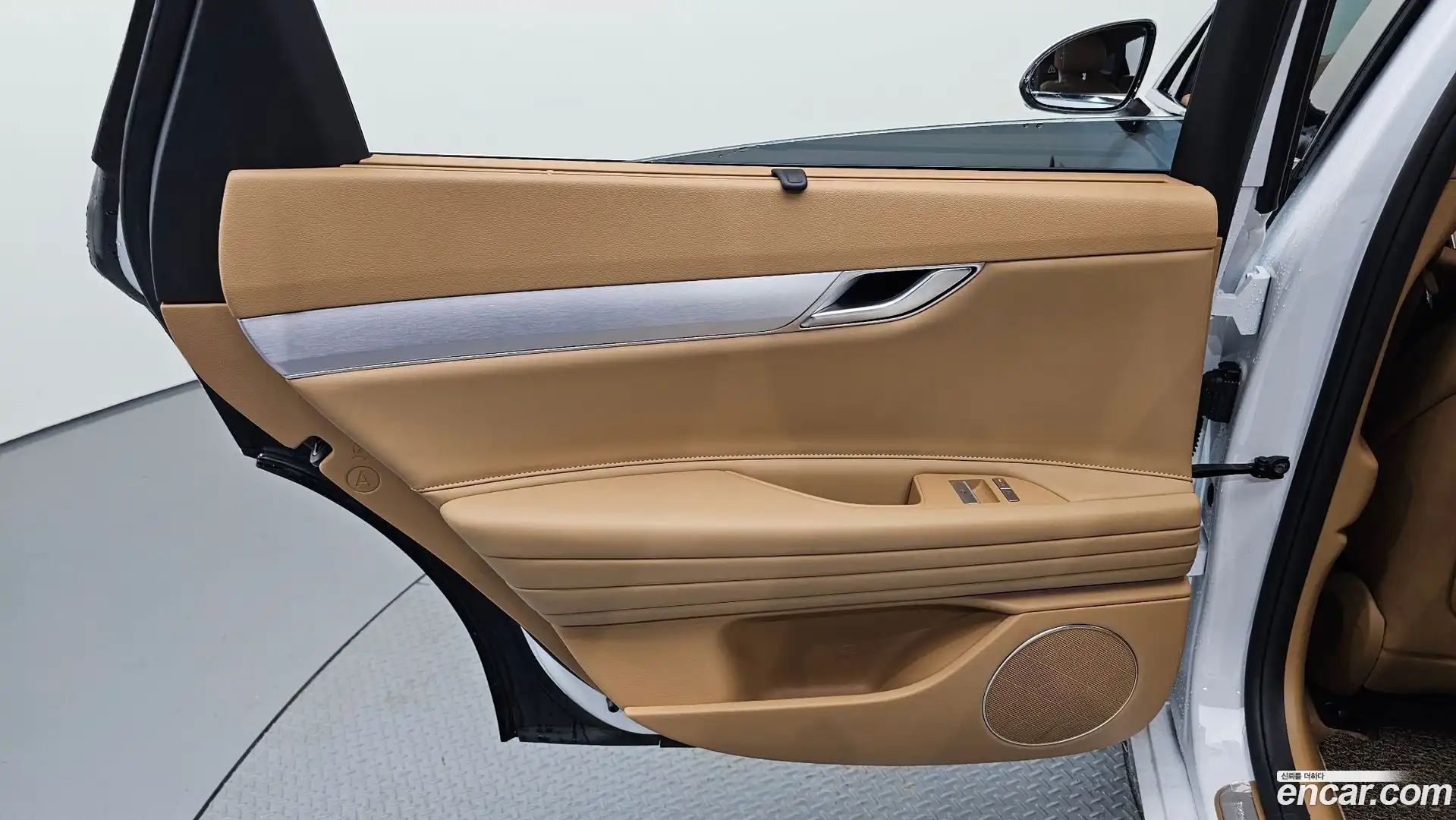 G80 Genesis 2024.1-INNER-035