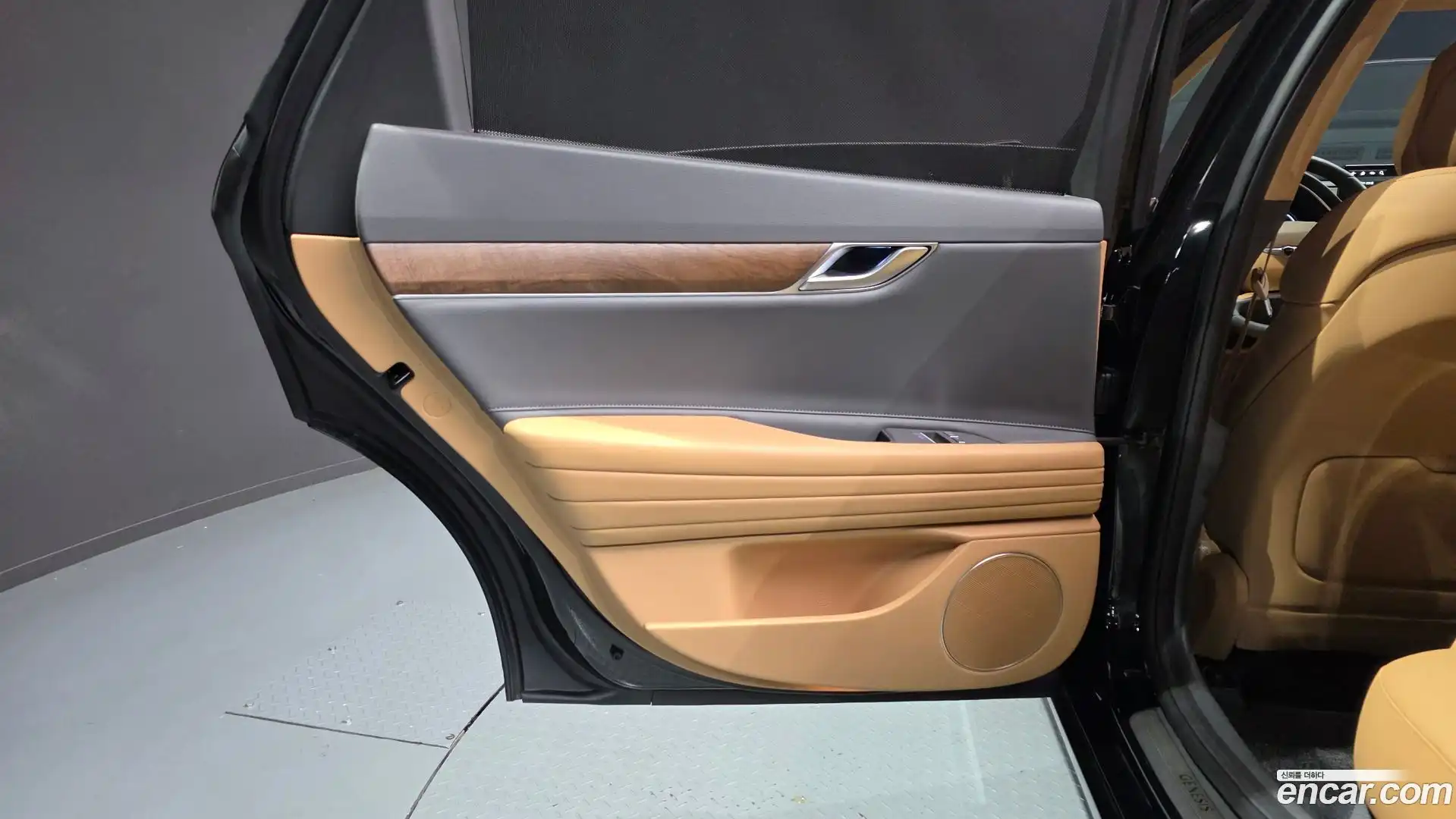 G80 Genesis 2022.11-INNER-035