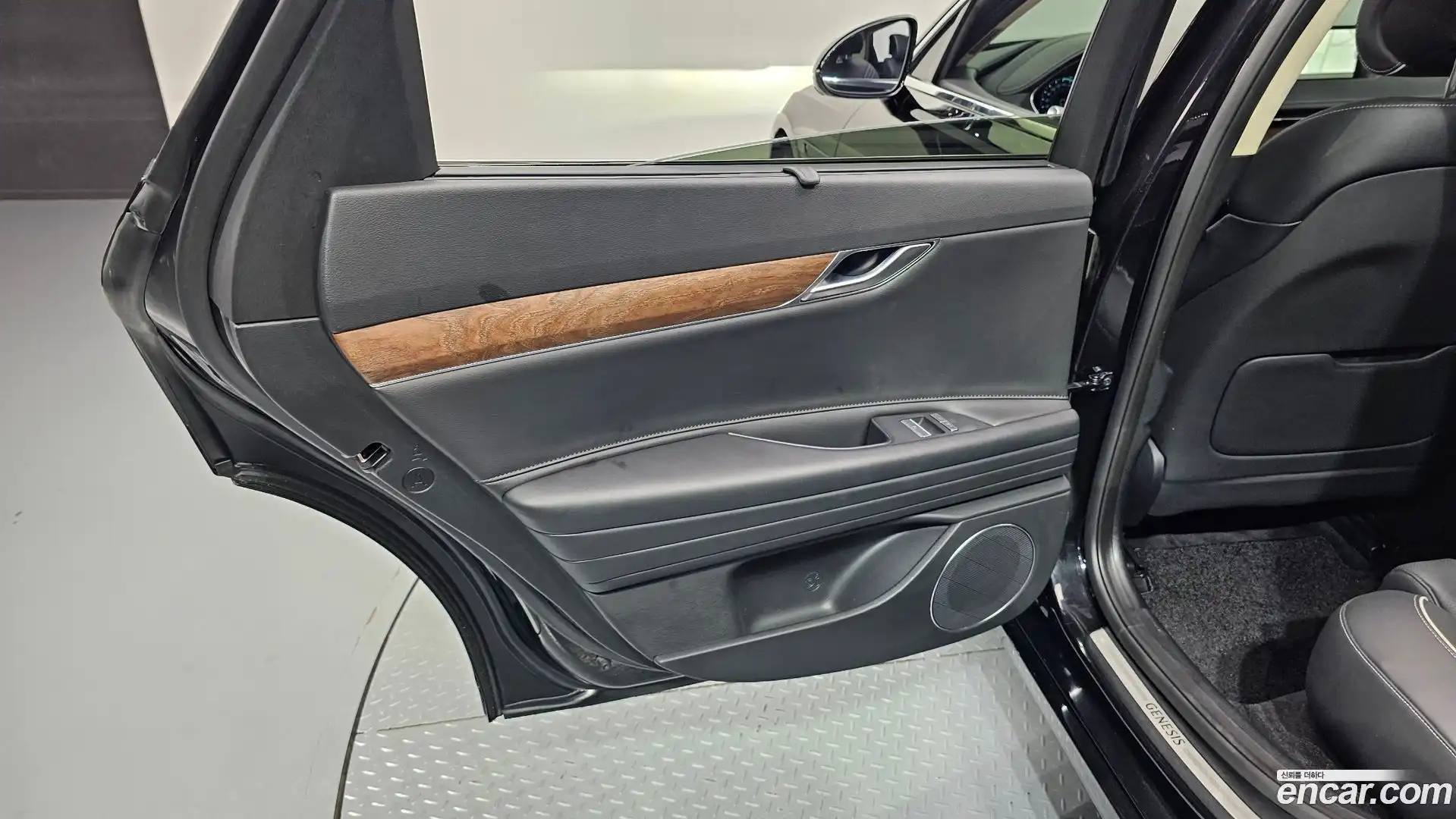 G80 Genesis 2023.4-INNER-035