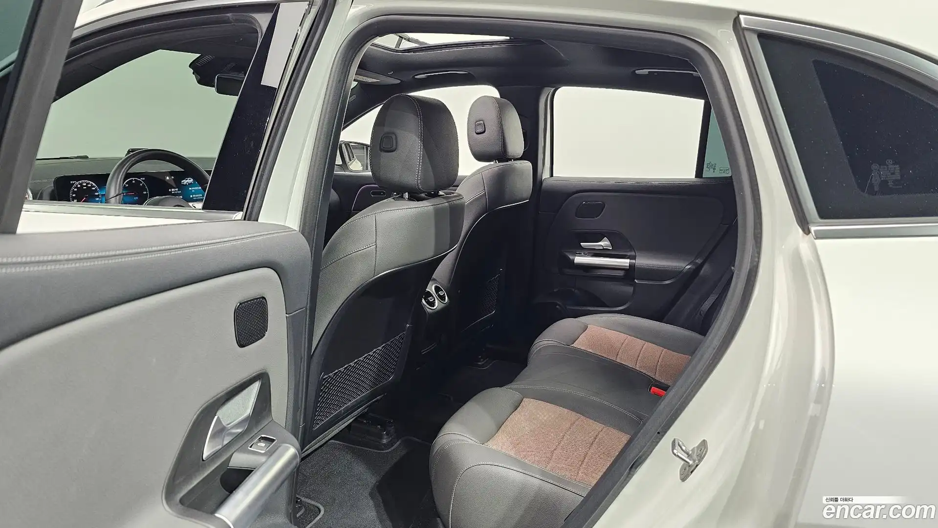 EQA Mercedes-Benz 2023.10-OPTION-015