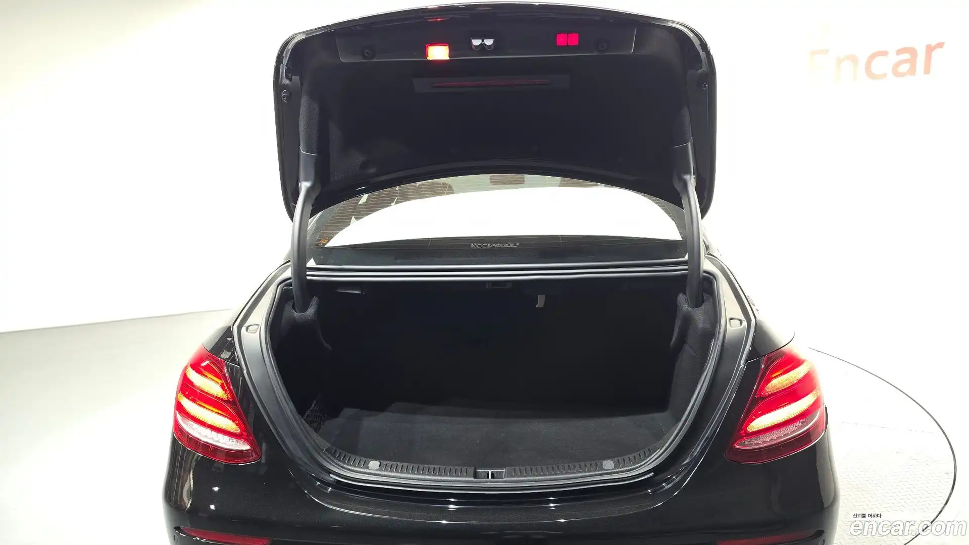 E-Class Mercedes-Benz 2018.3-OPTION-021