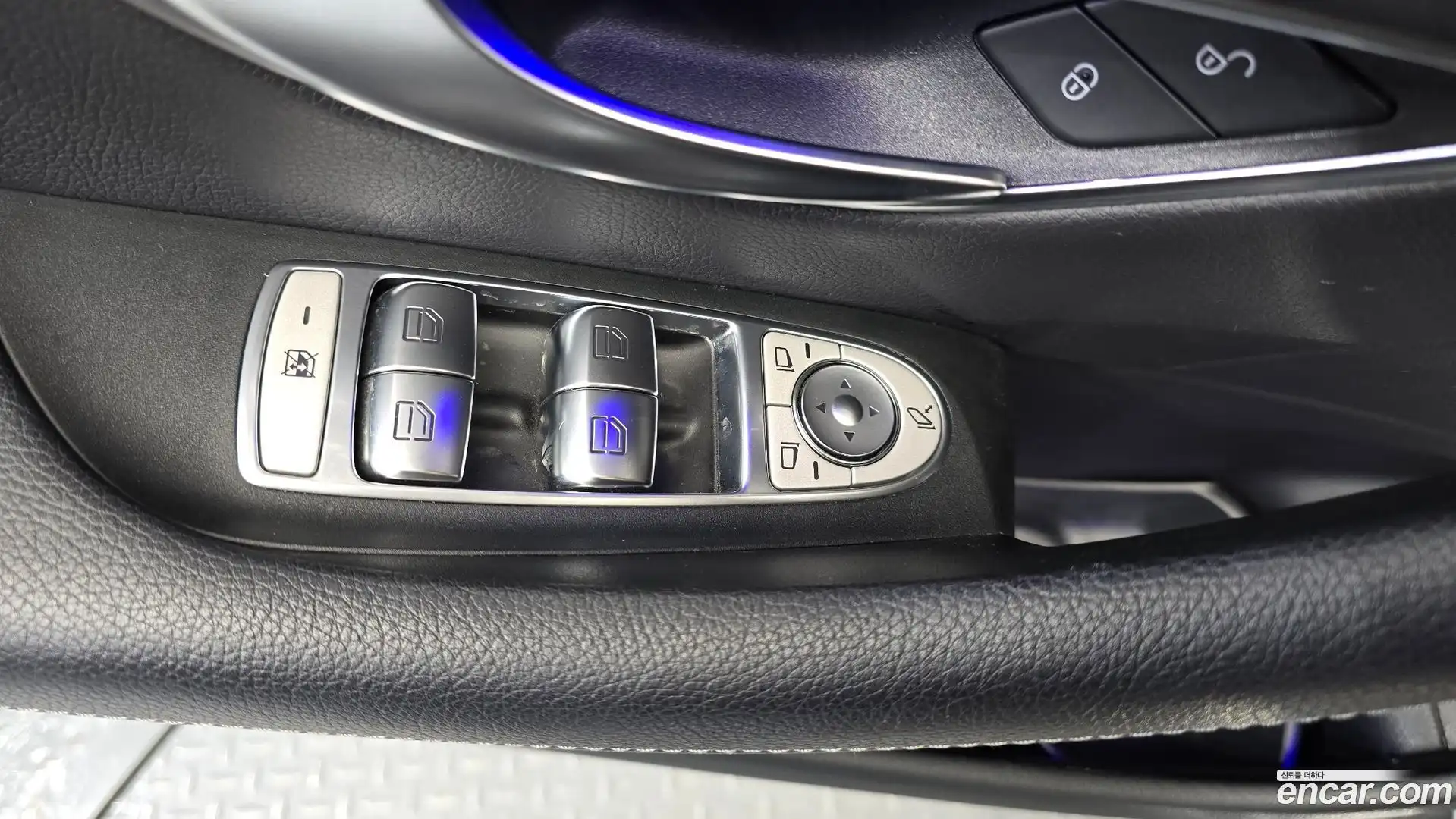 E-Class Mercedes-Benz 2018.3-OPTION-040