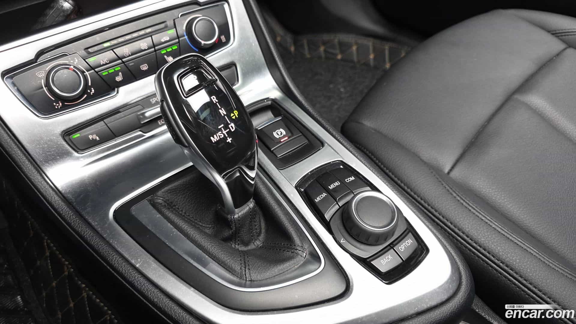 2-Series BMW 2019.7-INNER-009