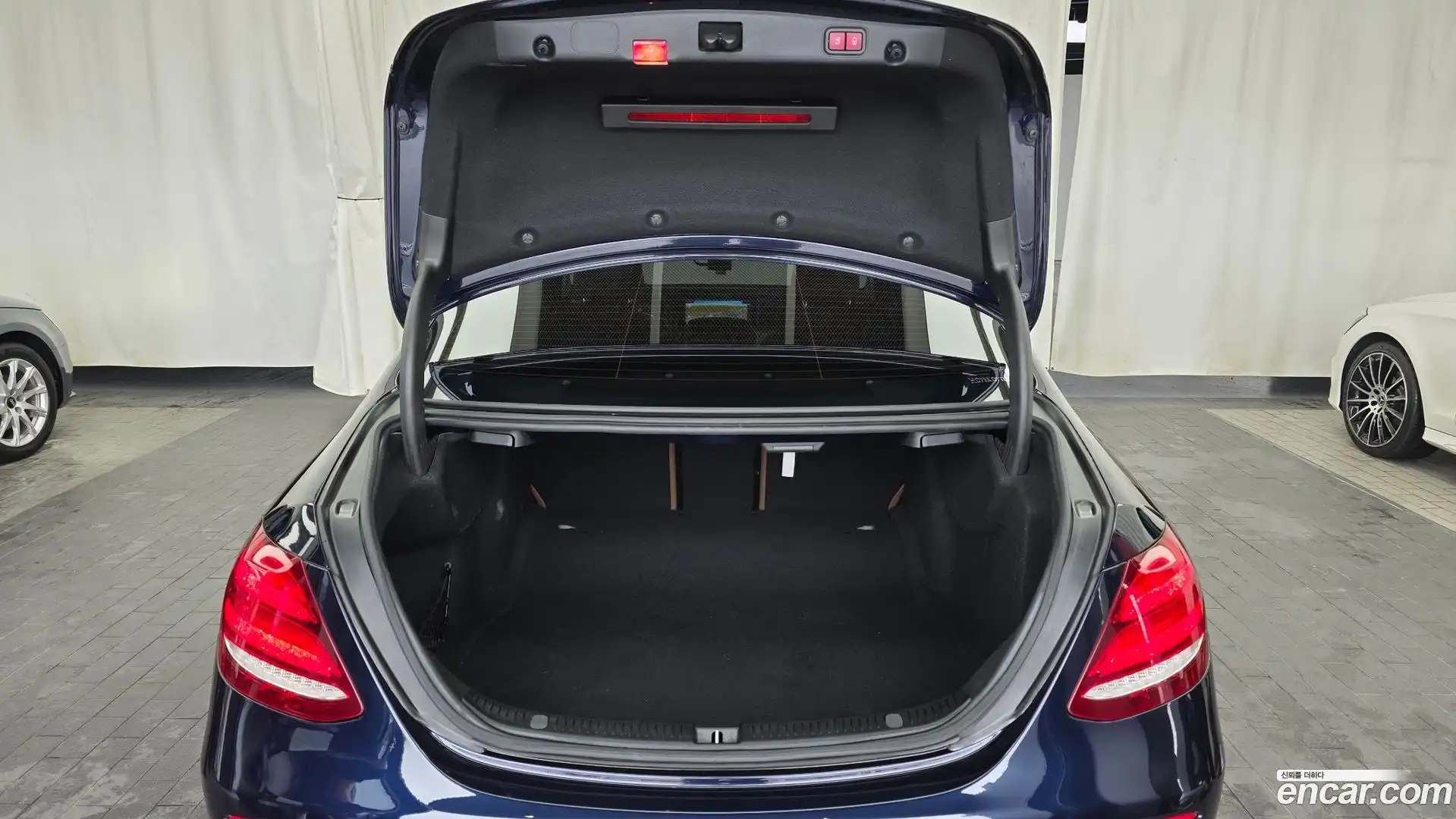 E-Class Mercedes-Benz 2017.10-OPTION-024