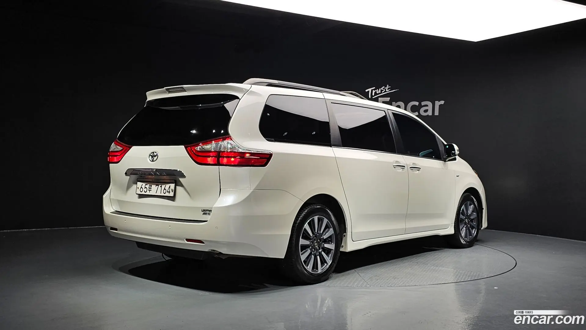 Main__Slider__Photo:Sienna Toyota 2018.2-1