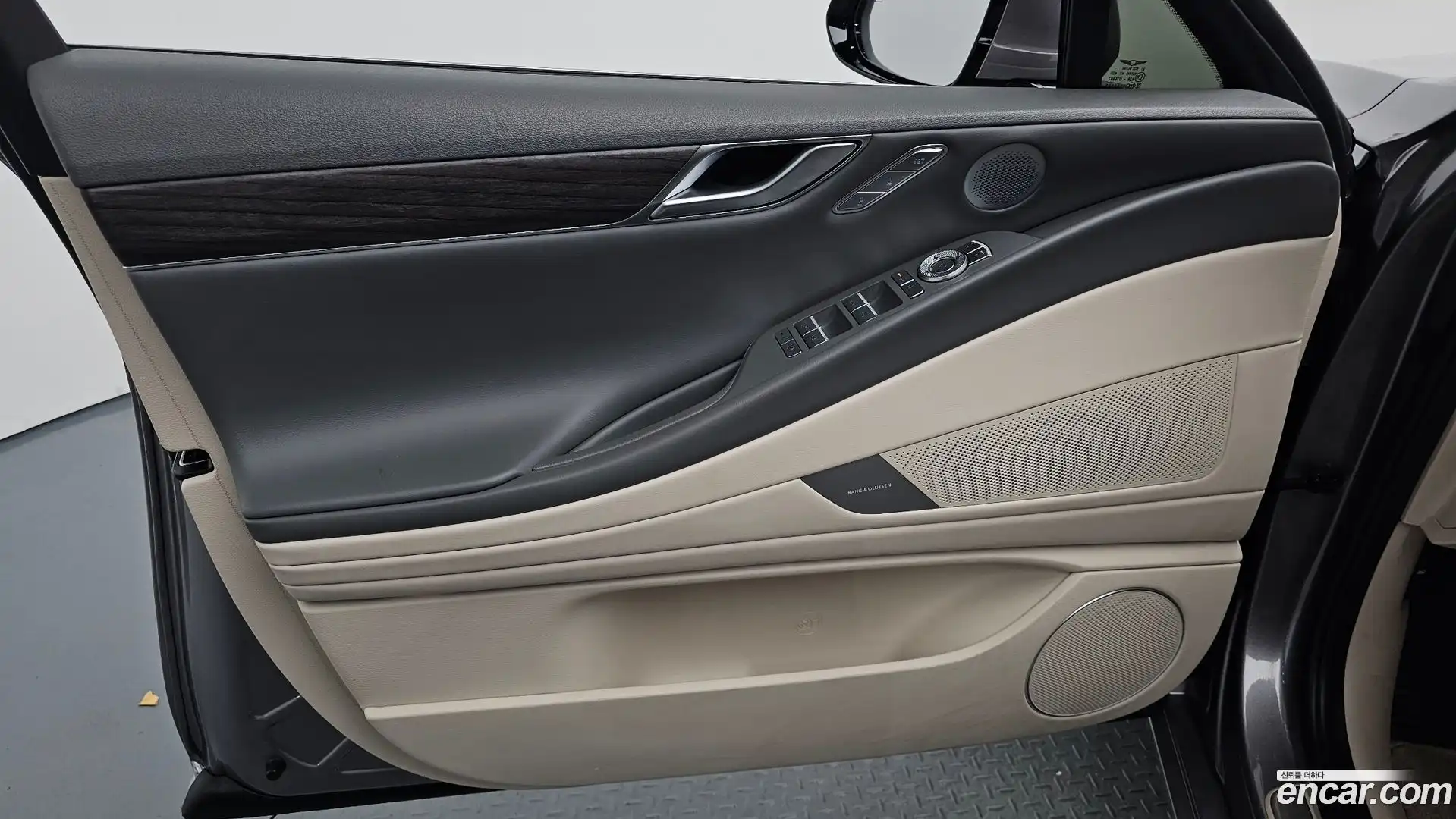 G80 Genesis 2025.0-INNER-034