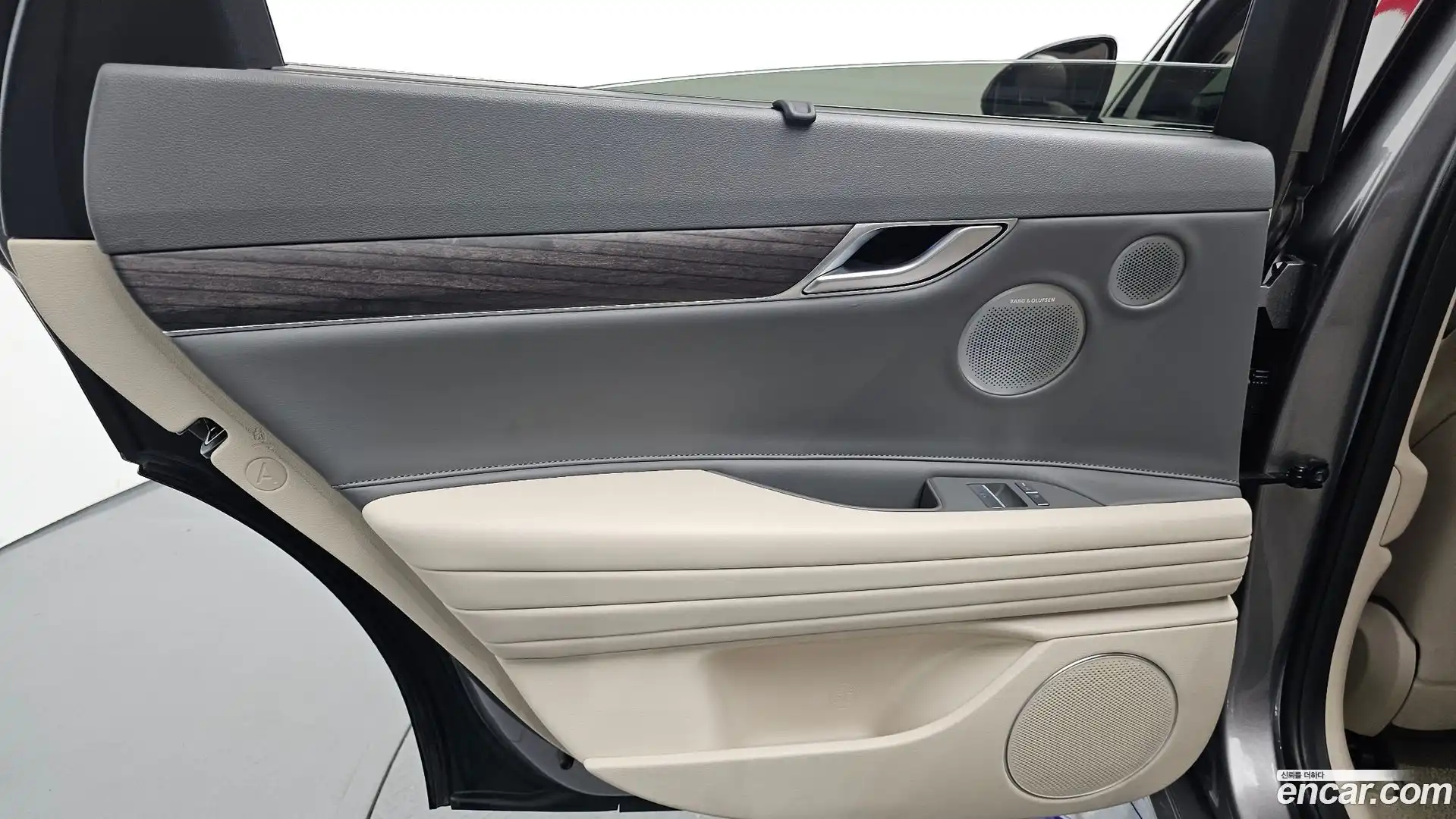 G80 Genesis 2025.0-INNER-035